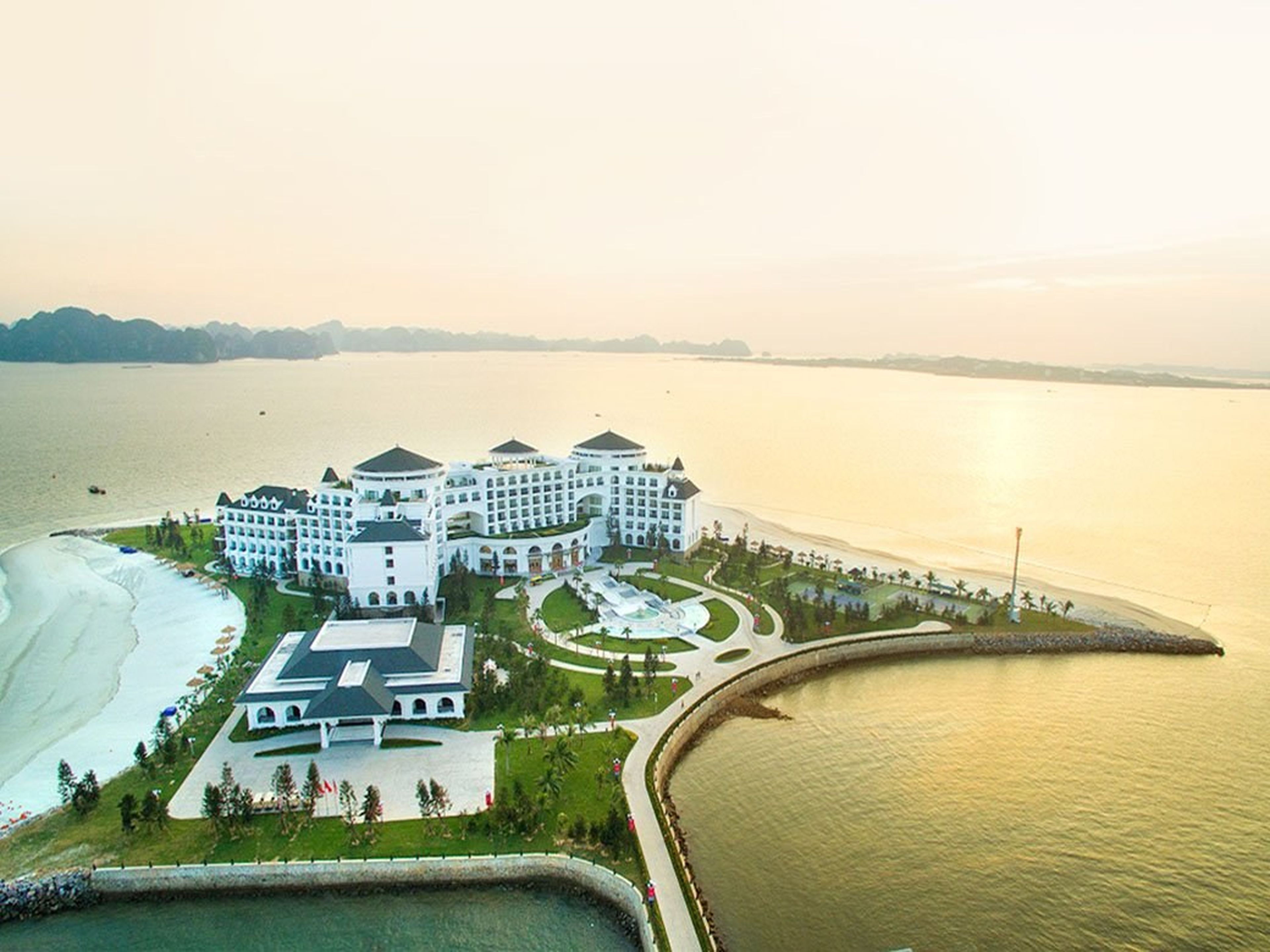 Vinpearl Resort & Spa Hạ Long – “The Castle Island” in Hạ Long Bay - Hình 2