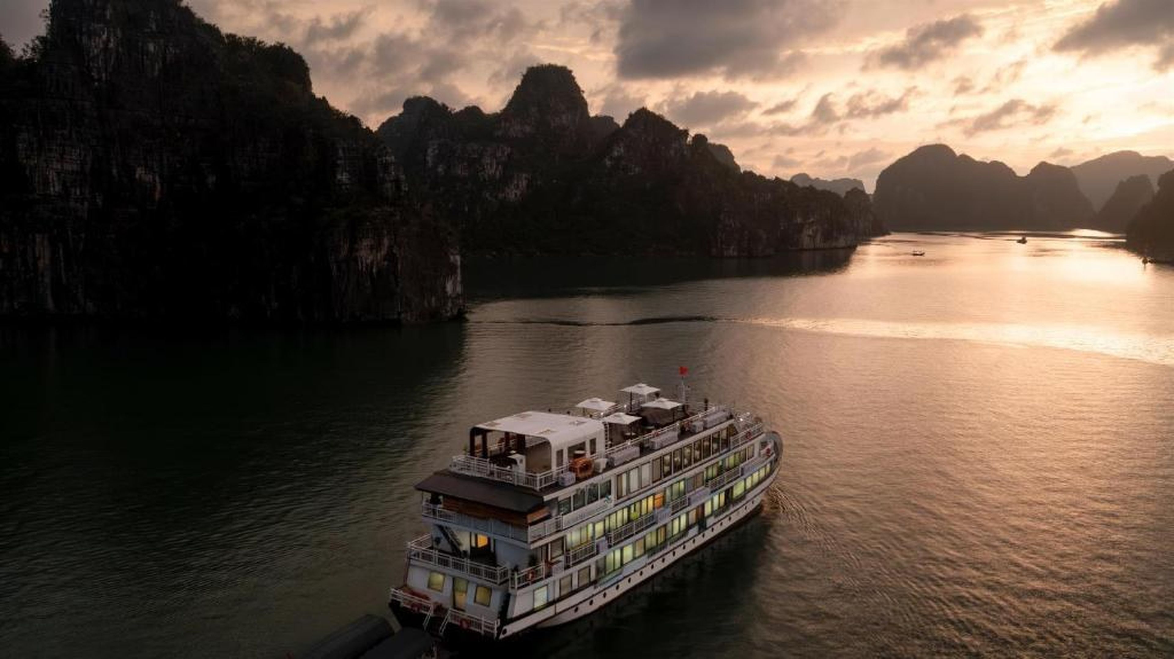 Star Boutique Cruise - Hình 31