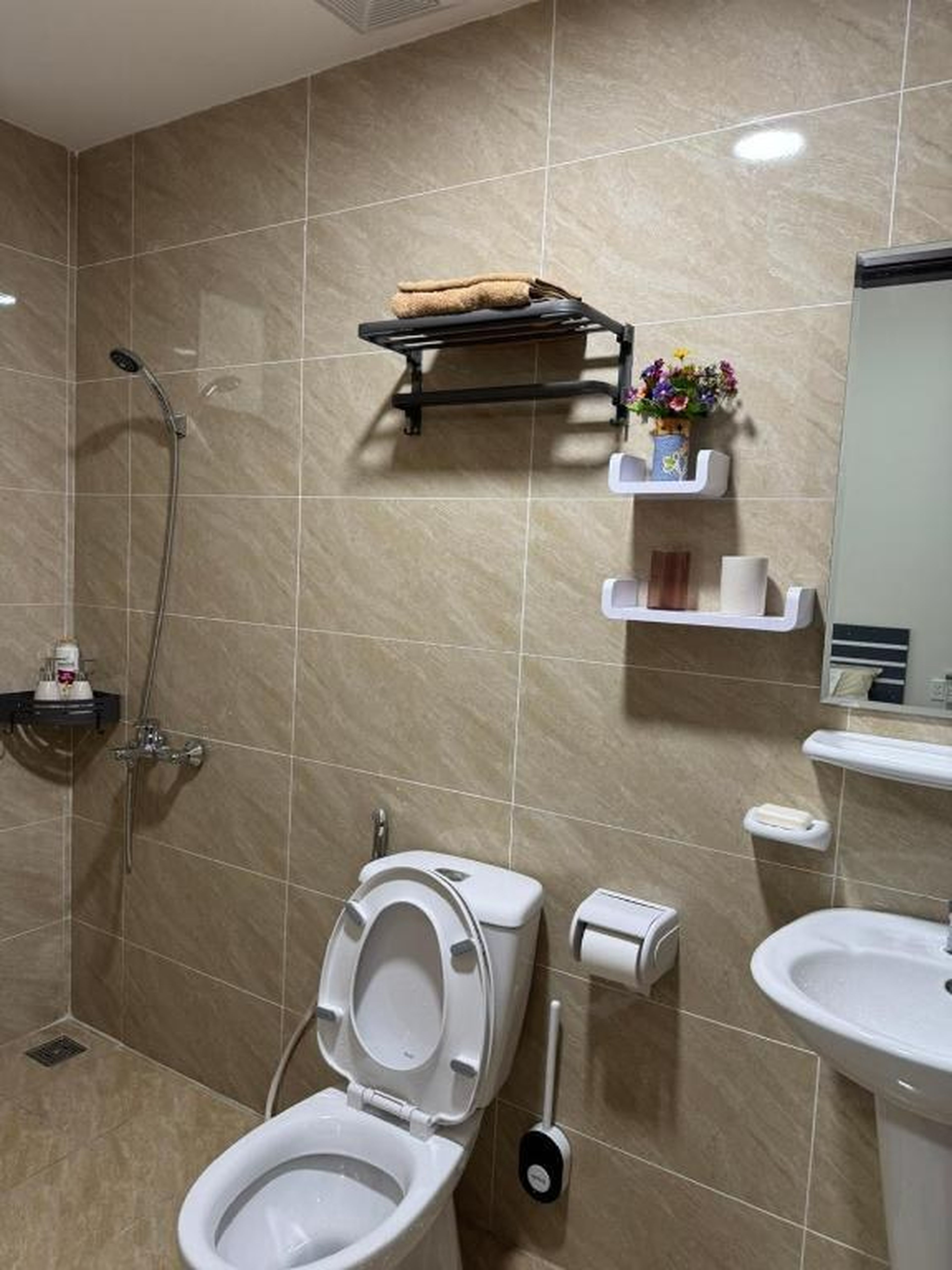 Homestay Phuong Thao Luxcity Cam Pha - Hình 2