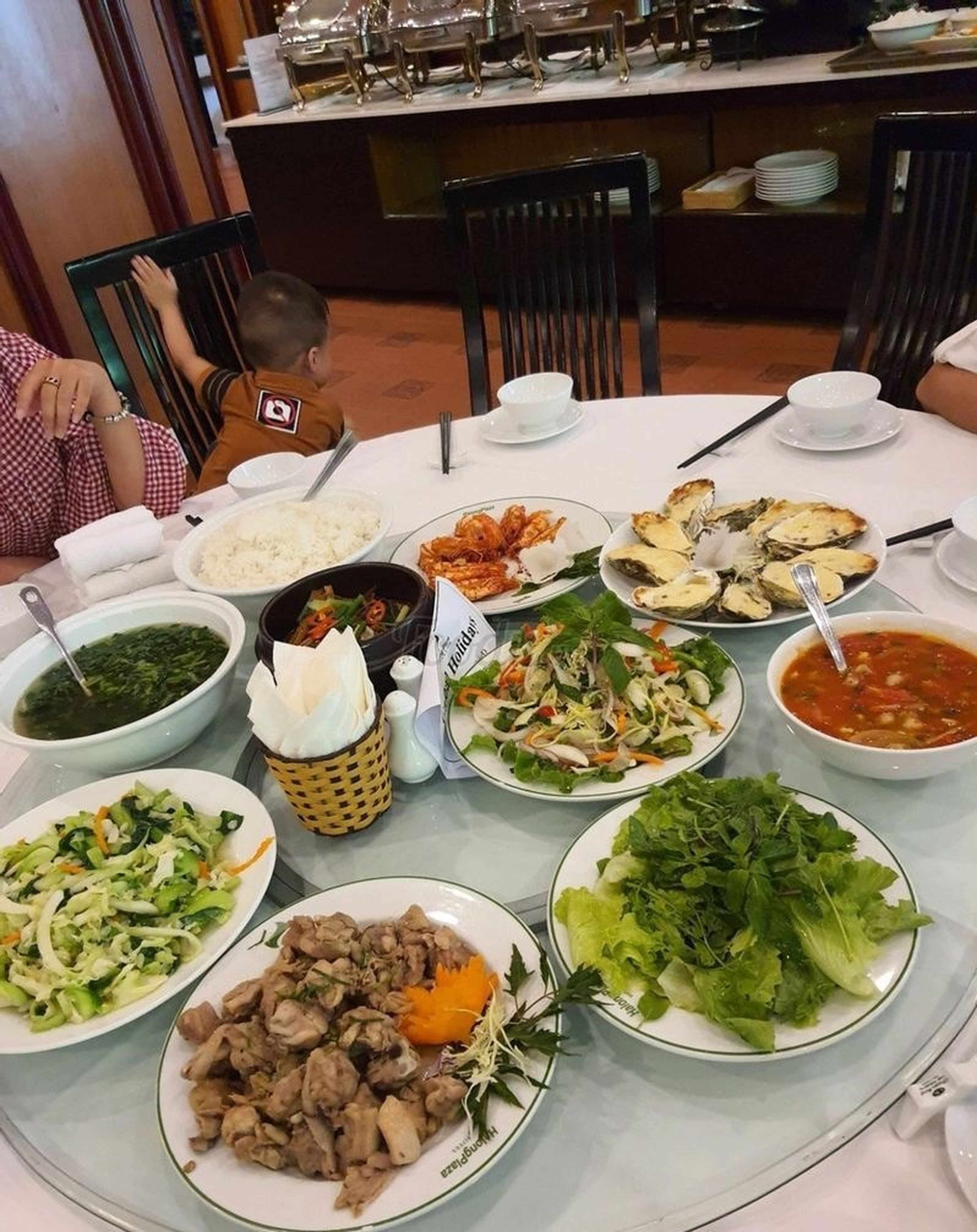 No nê với bữa tiệc buffet kết hợp món Á - Âu tại nhà hàng Four Seasons - Hình 1