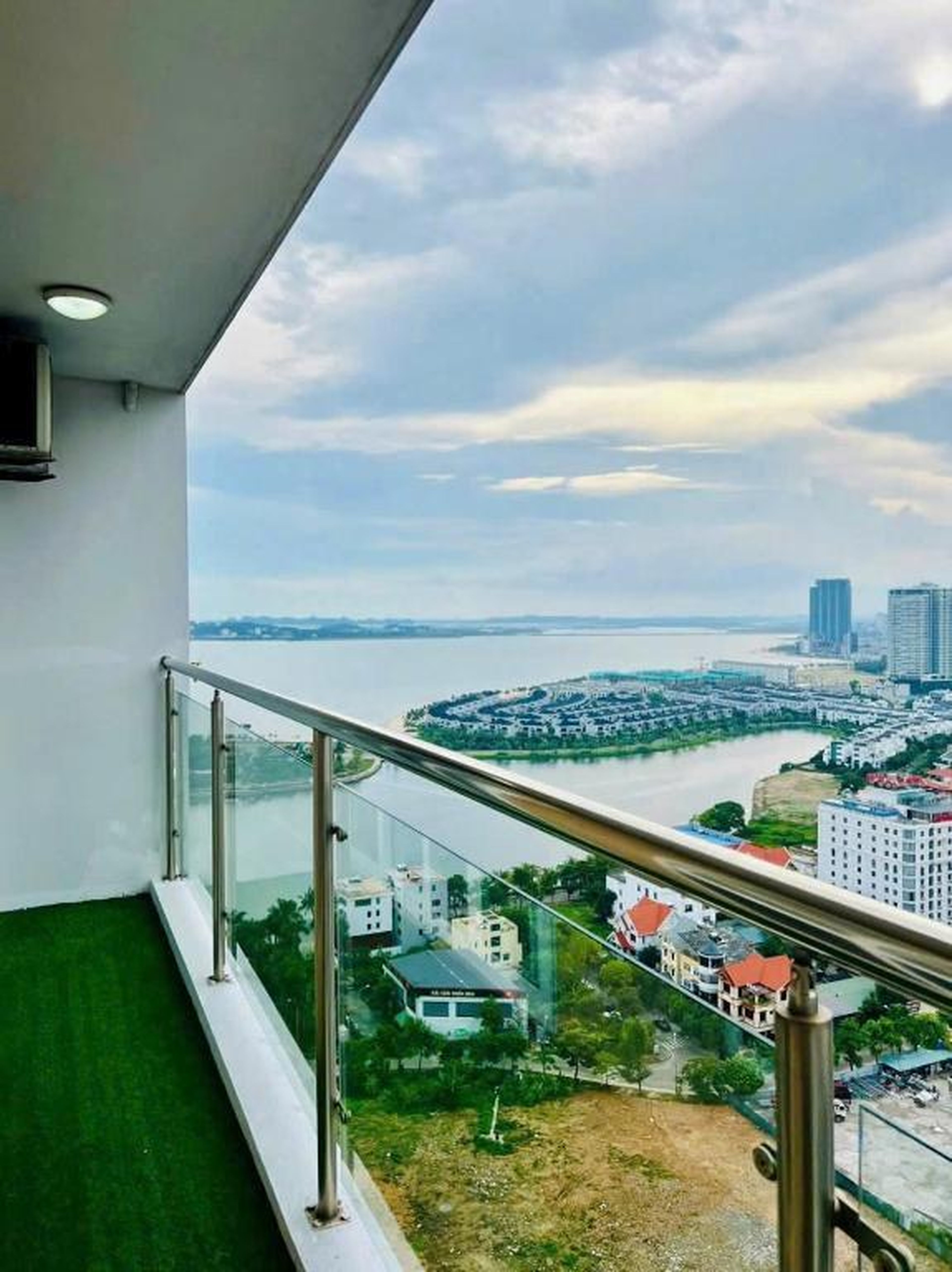 2BR Luxury Apt, Sea View, Heart of Bai Chay - Hình 1
