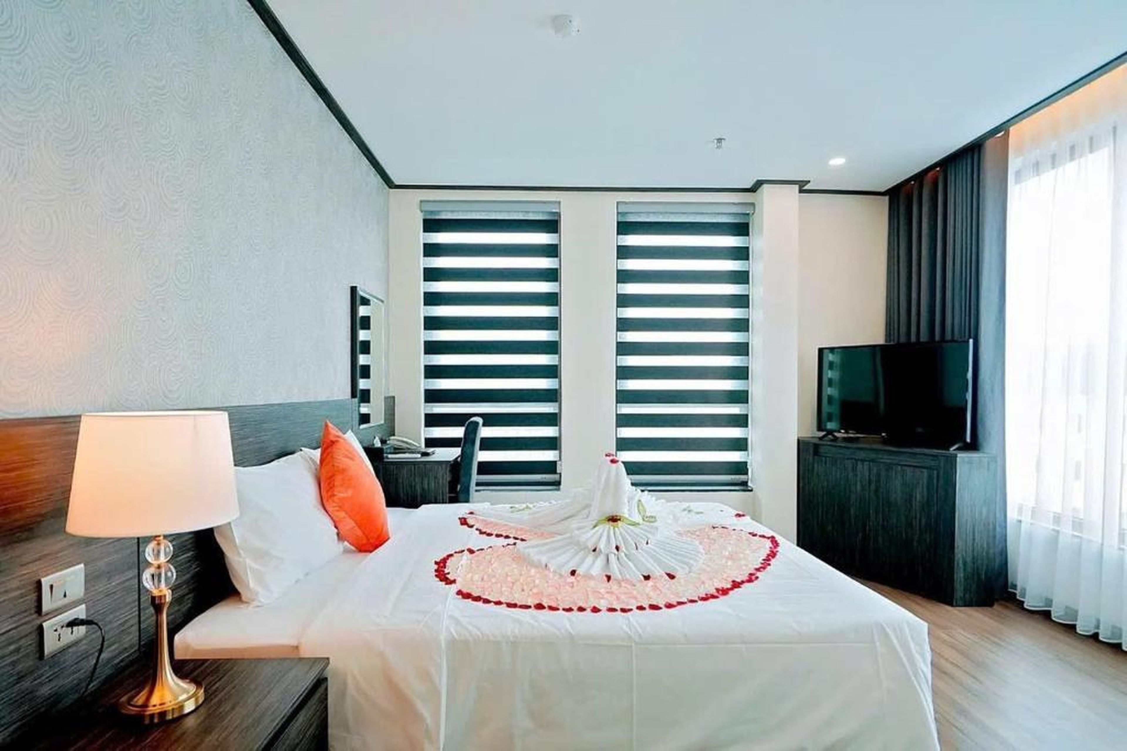 The One Ha Long Hotel - Hình 12