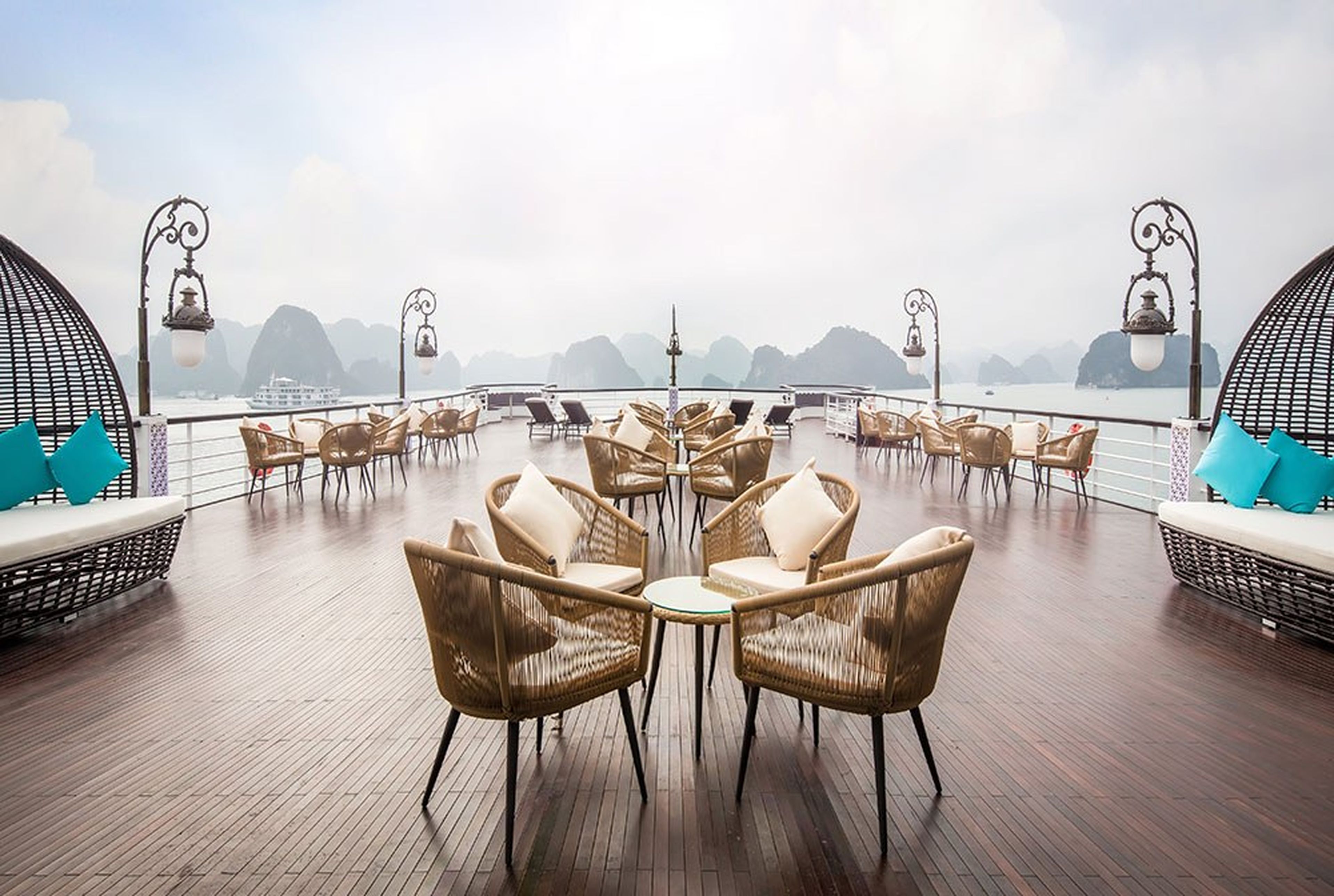 Top 5 combo du thuyền vịnh Hạ Long cao cấp có khuyến mãi cực tốt cho chuyến du lịch Thu – Đông - Hình 29