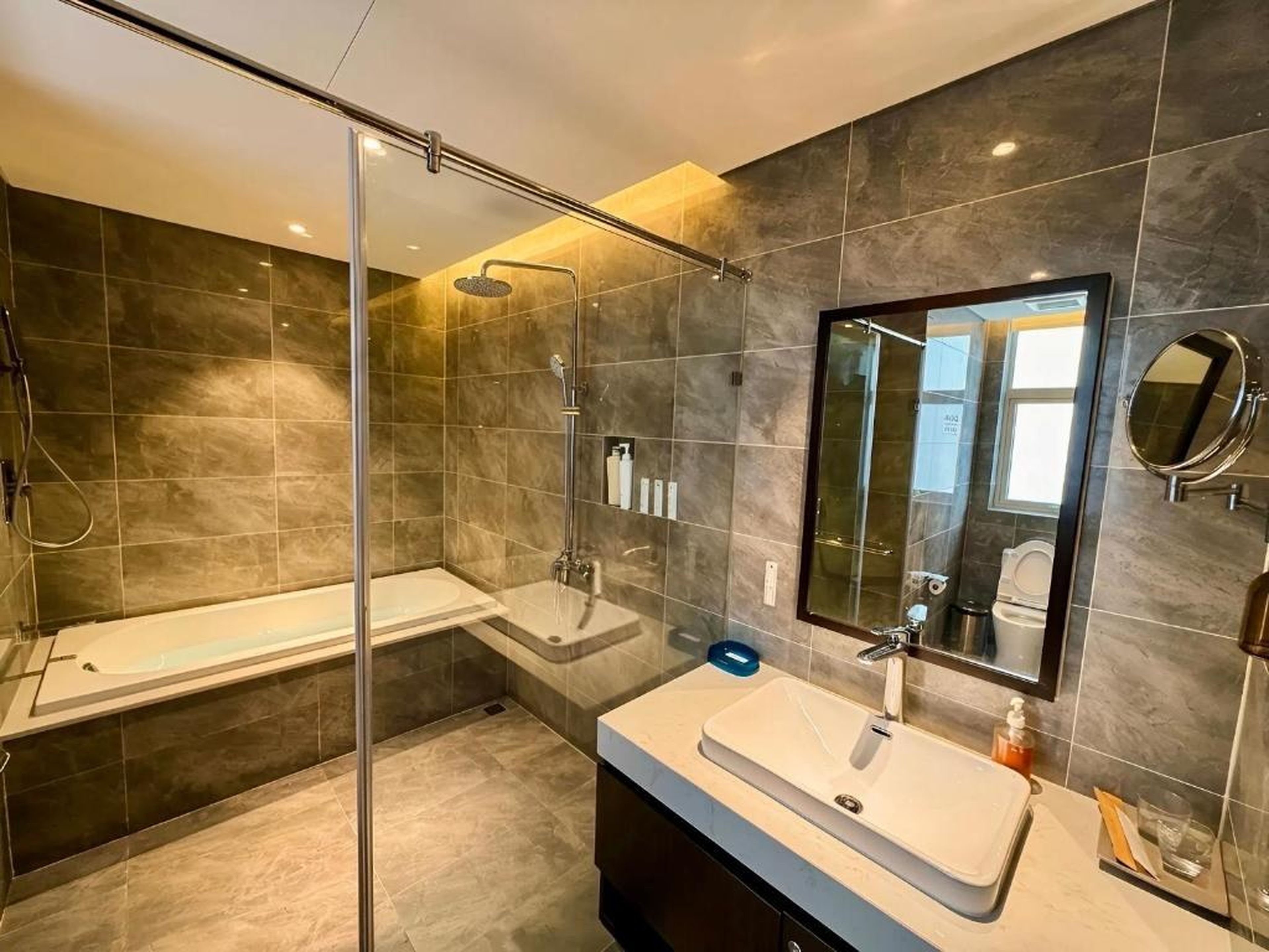 Studio, 2BR Ocean View Apartment - The Sapphire Ha Long - Hình 49