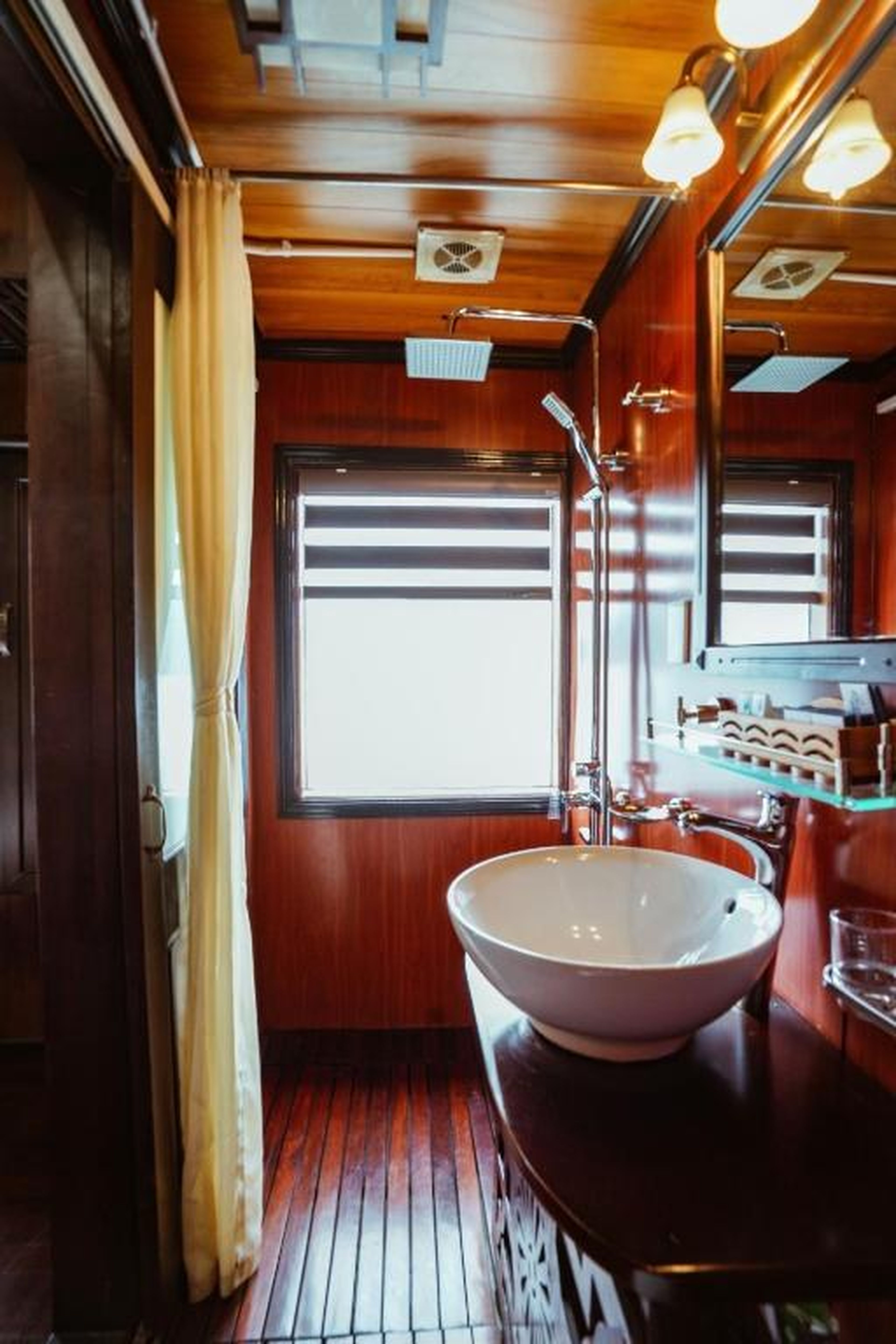 Renea Cruises Halong - Hình 28