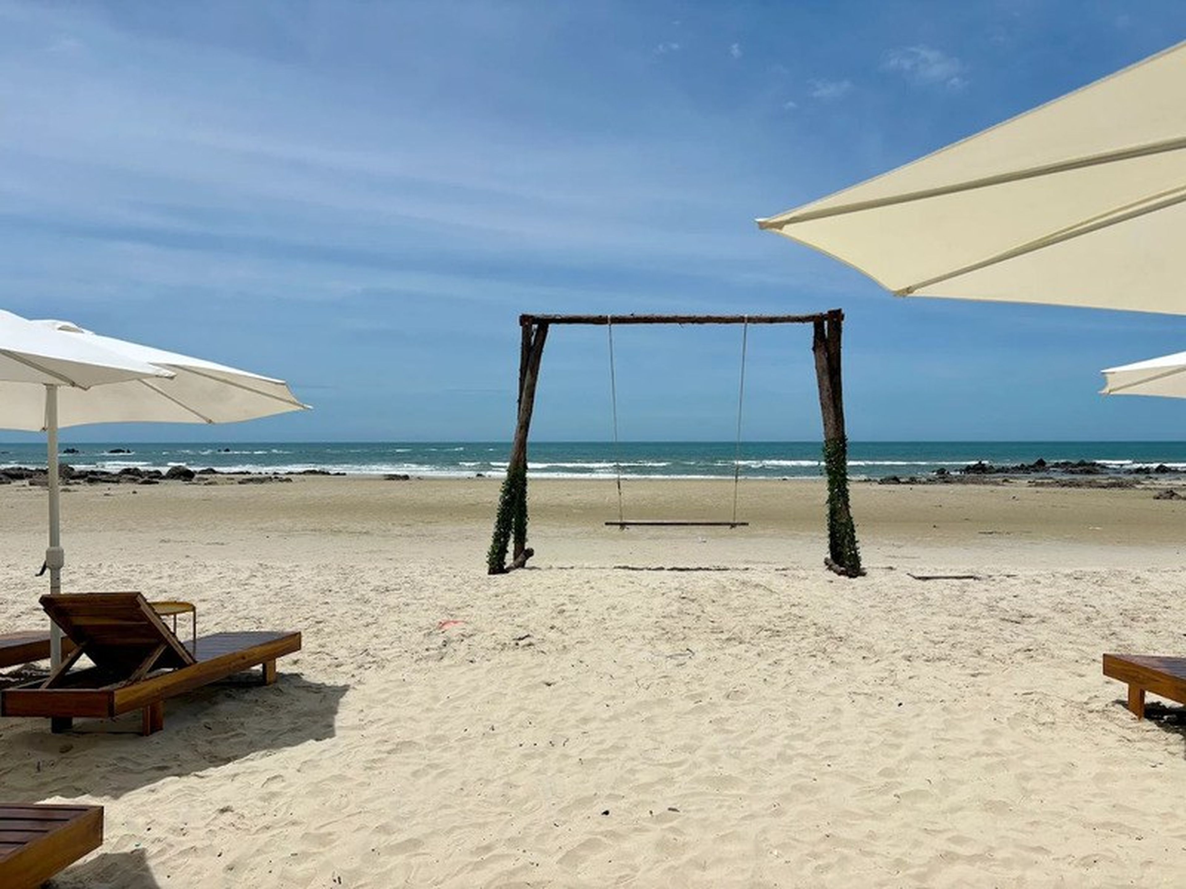 Bãi Robinson Quan Lạn, thiên đường biển hoang sơ với vẻ đẹp trong tranh - Hình 2