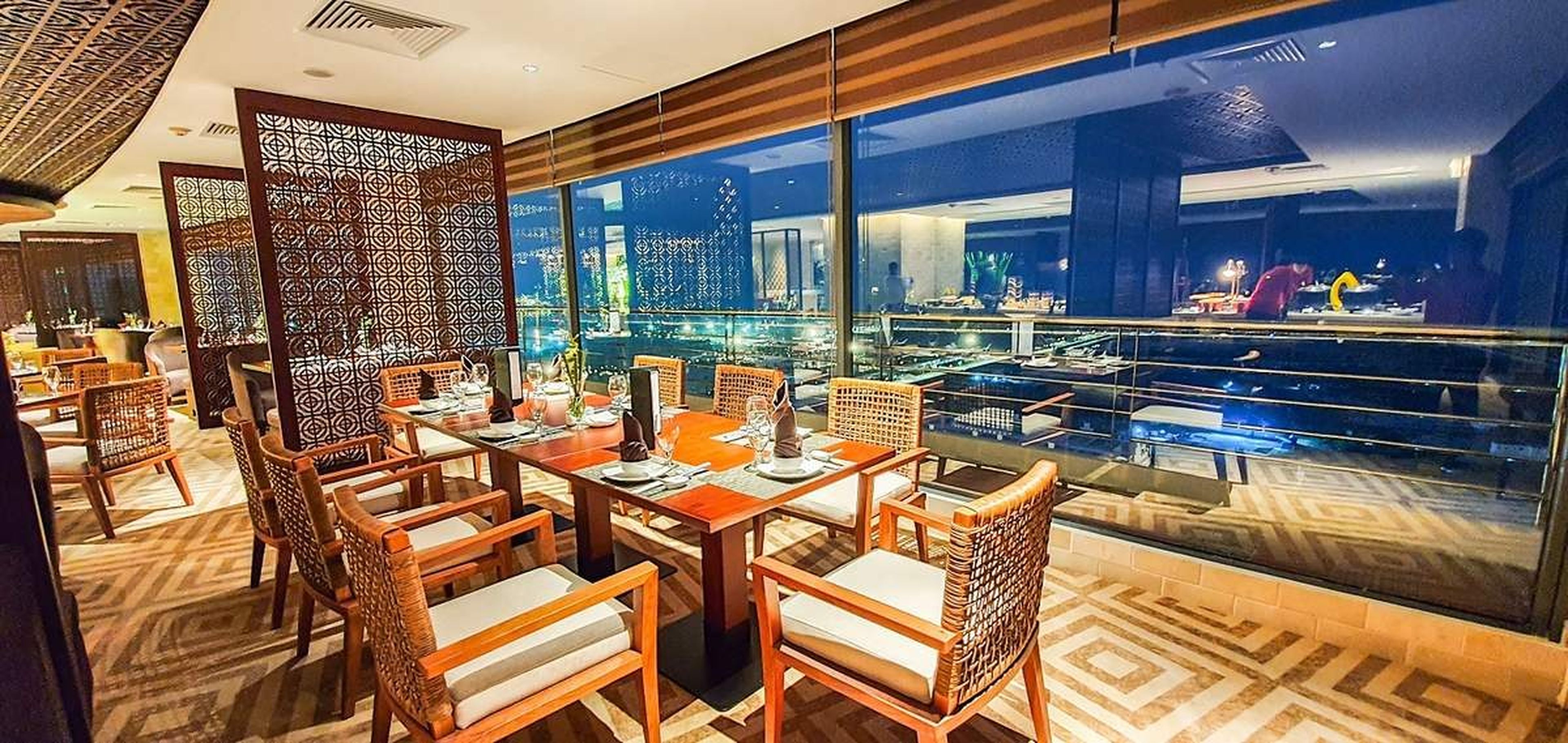 Nhà hàng Panorama Hạ Long – Thưởng thức ẩm thực với view ngắm cảnh cực xịn - Hình 7