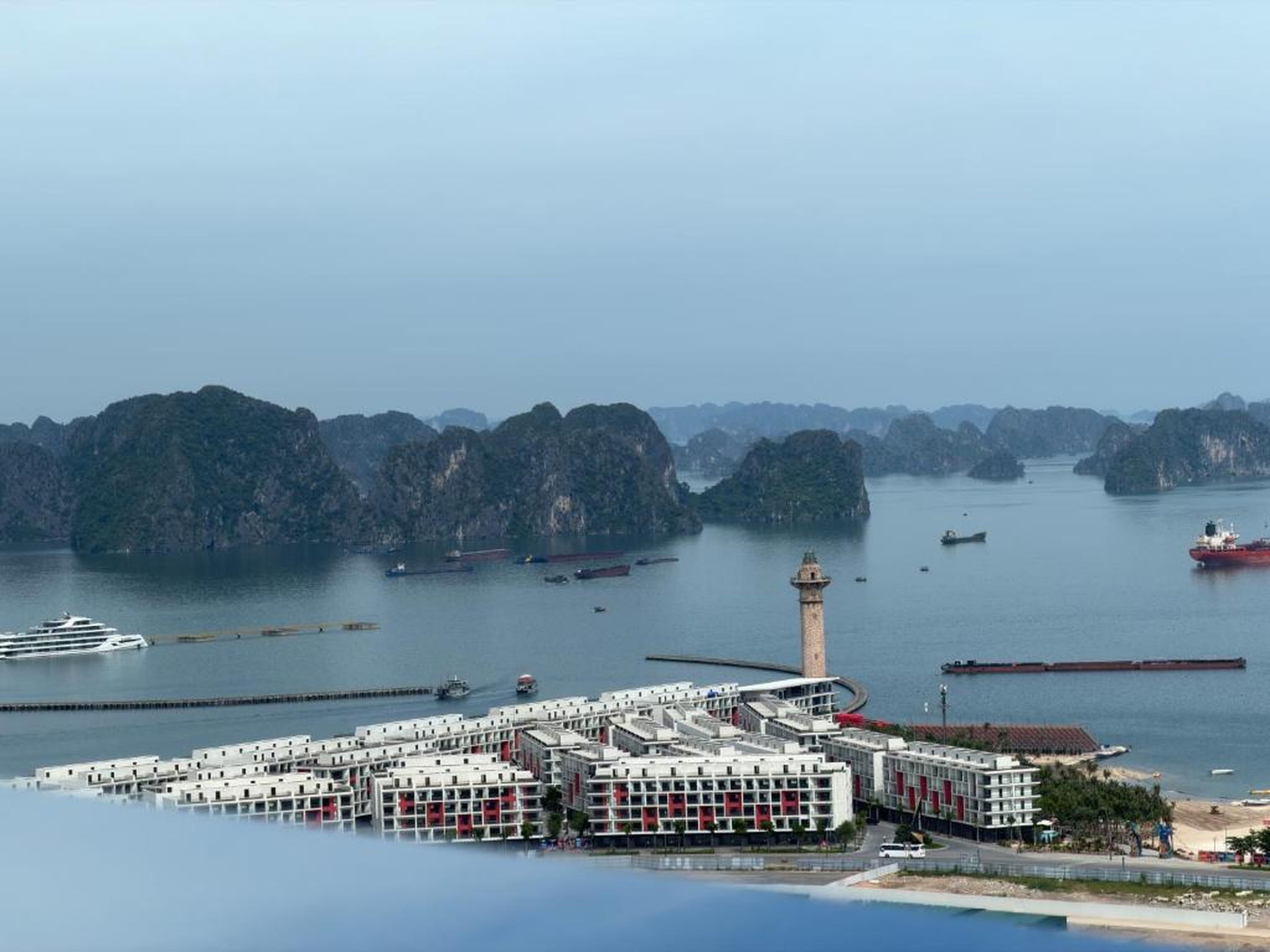 The Holiday Hạ Long-Bay Chill - Hình 7