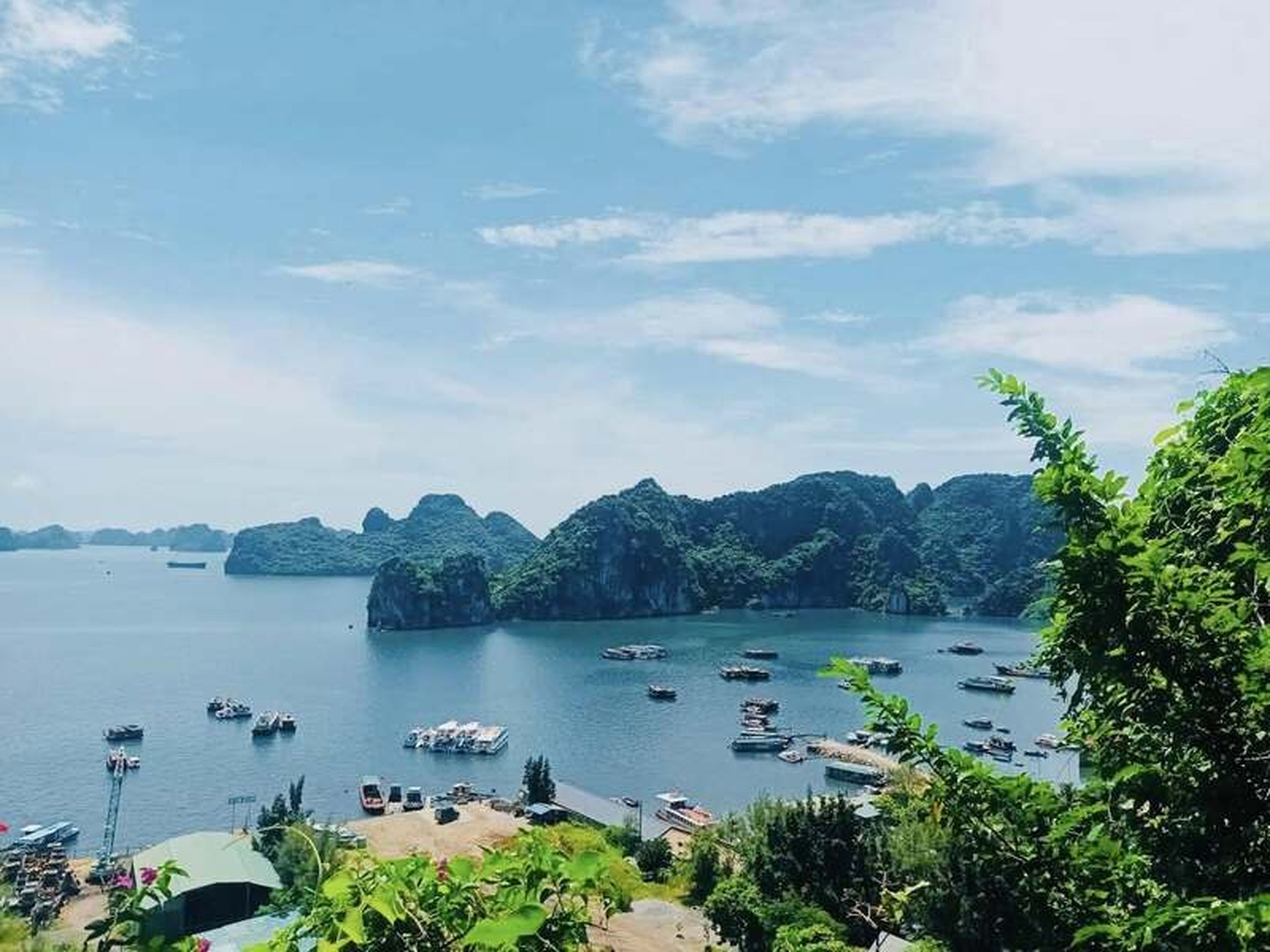 A 1.5-Hour Journey Exploring Vung Duc Cave in Bai Tu Long Bay - Hình 7