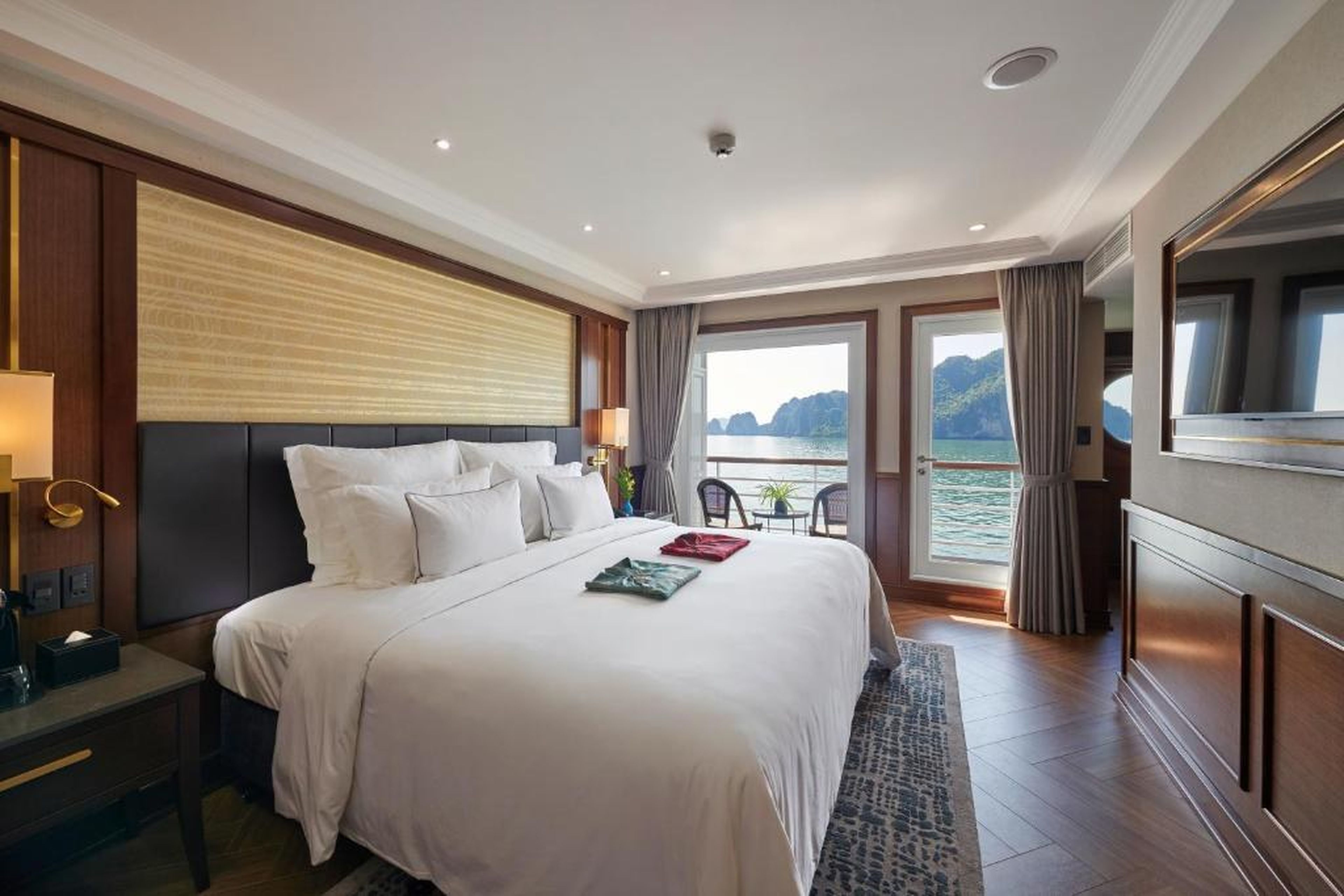 Paradise Legacy Cruise Halong - Hình 4