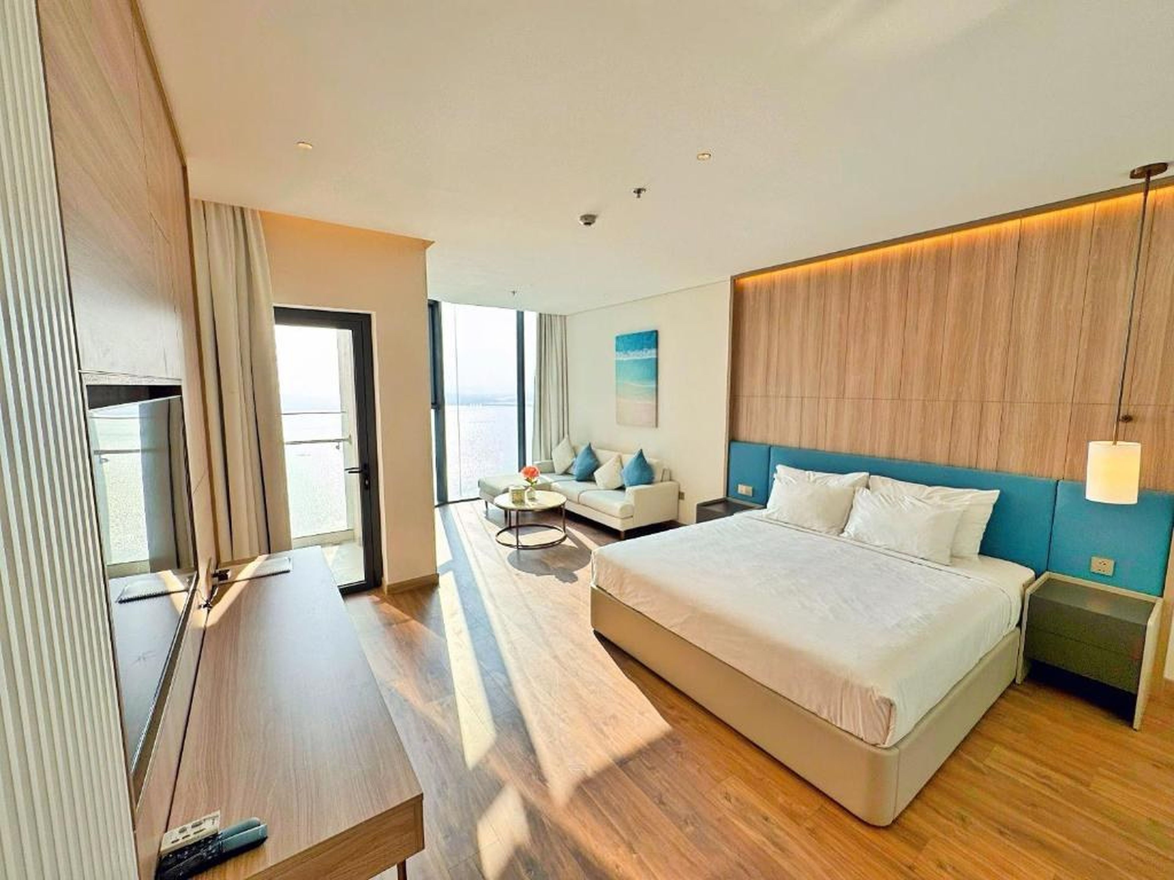 Alacarte condo - right on beach - high floor - Hình 3