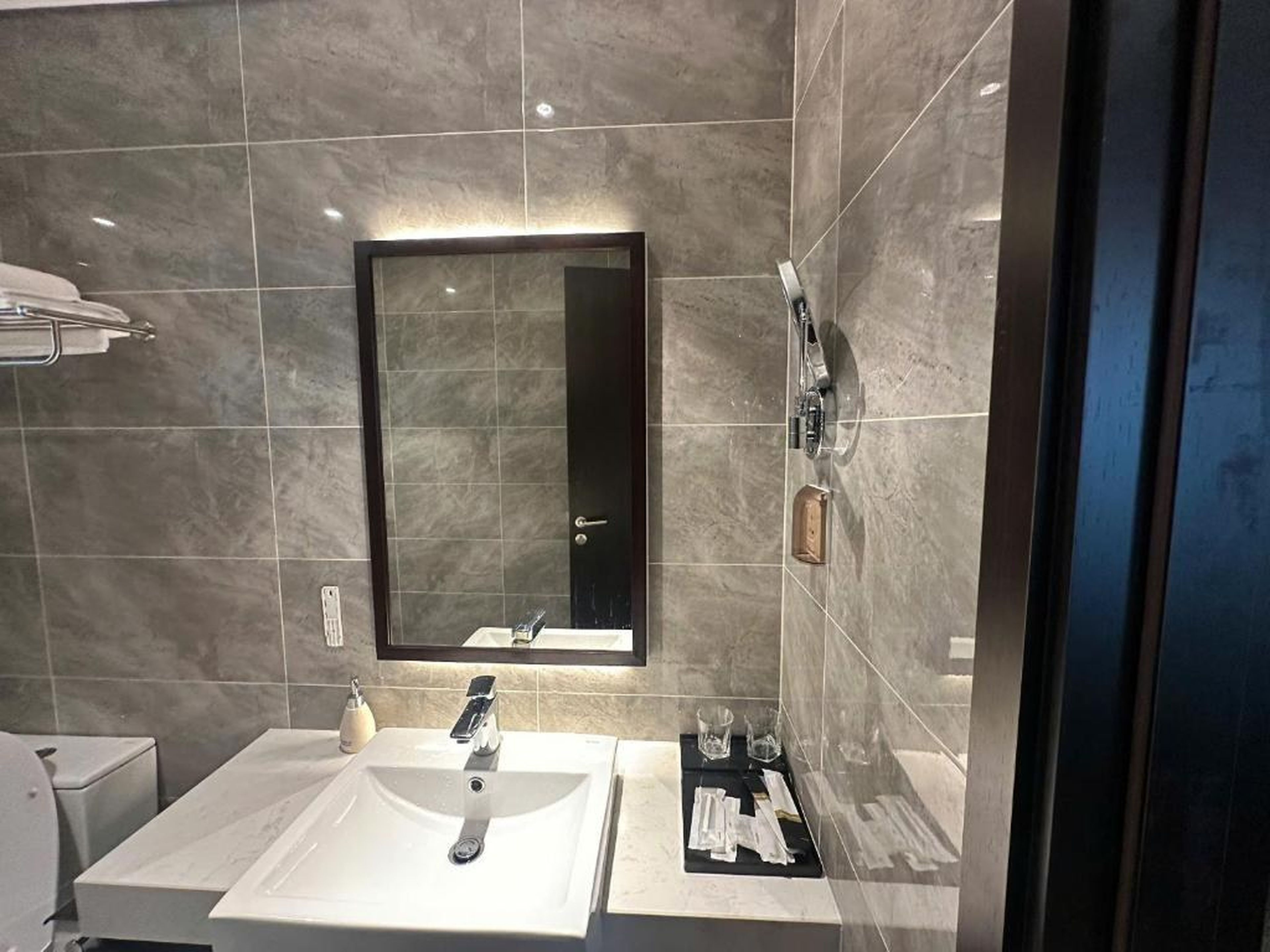 The Saphire Ha Long - TranThuy Sea View Apartment - Hình 25