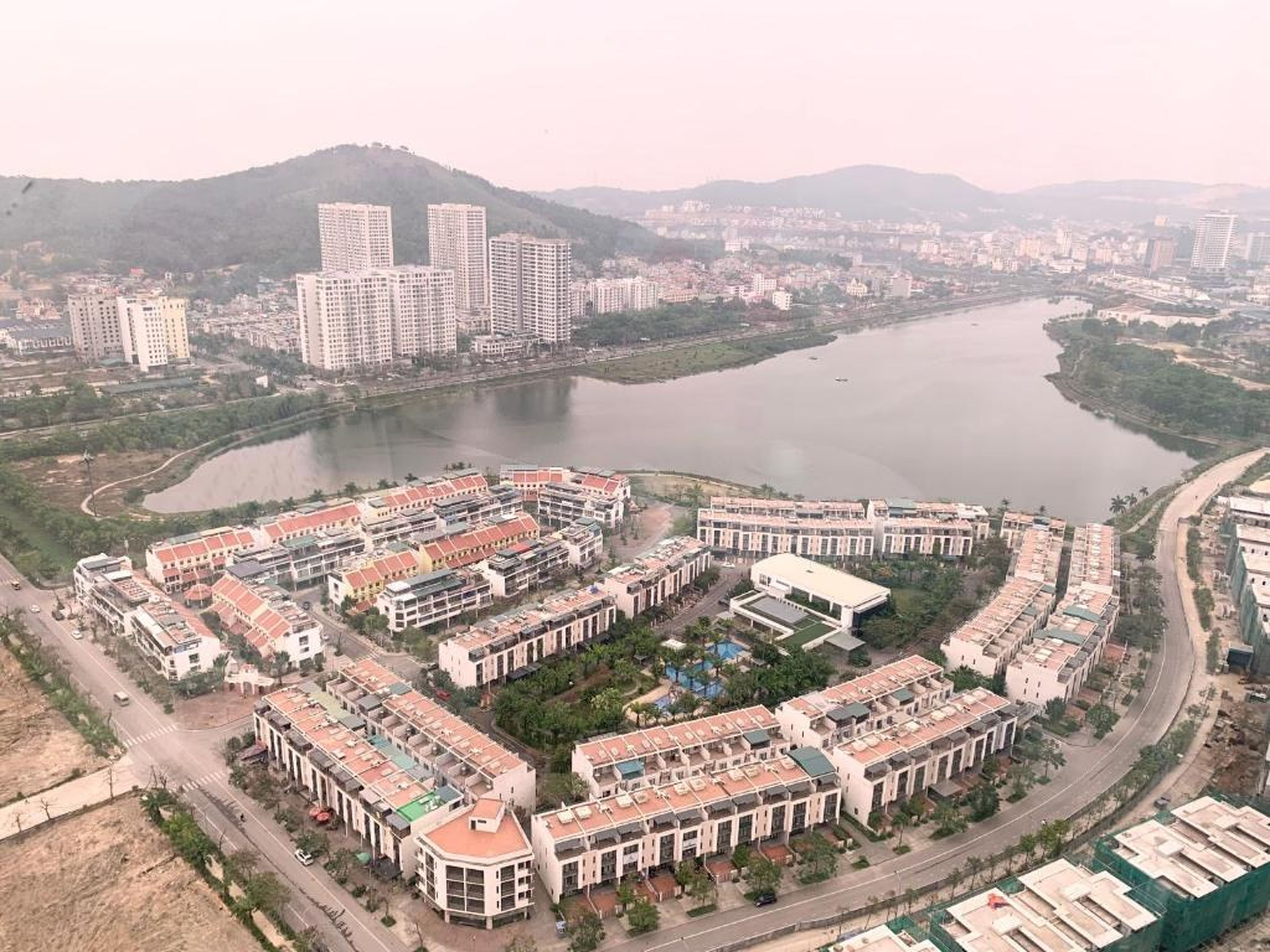 HB Serviced Apartment - Alacarte Hạ Long - Hình 27