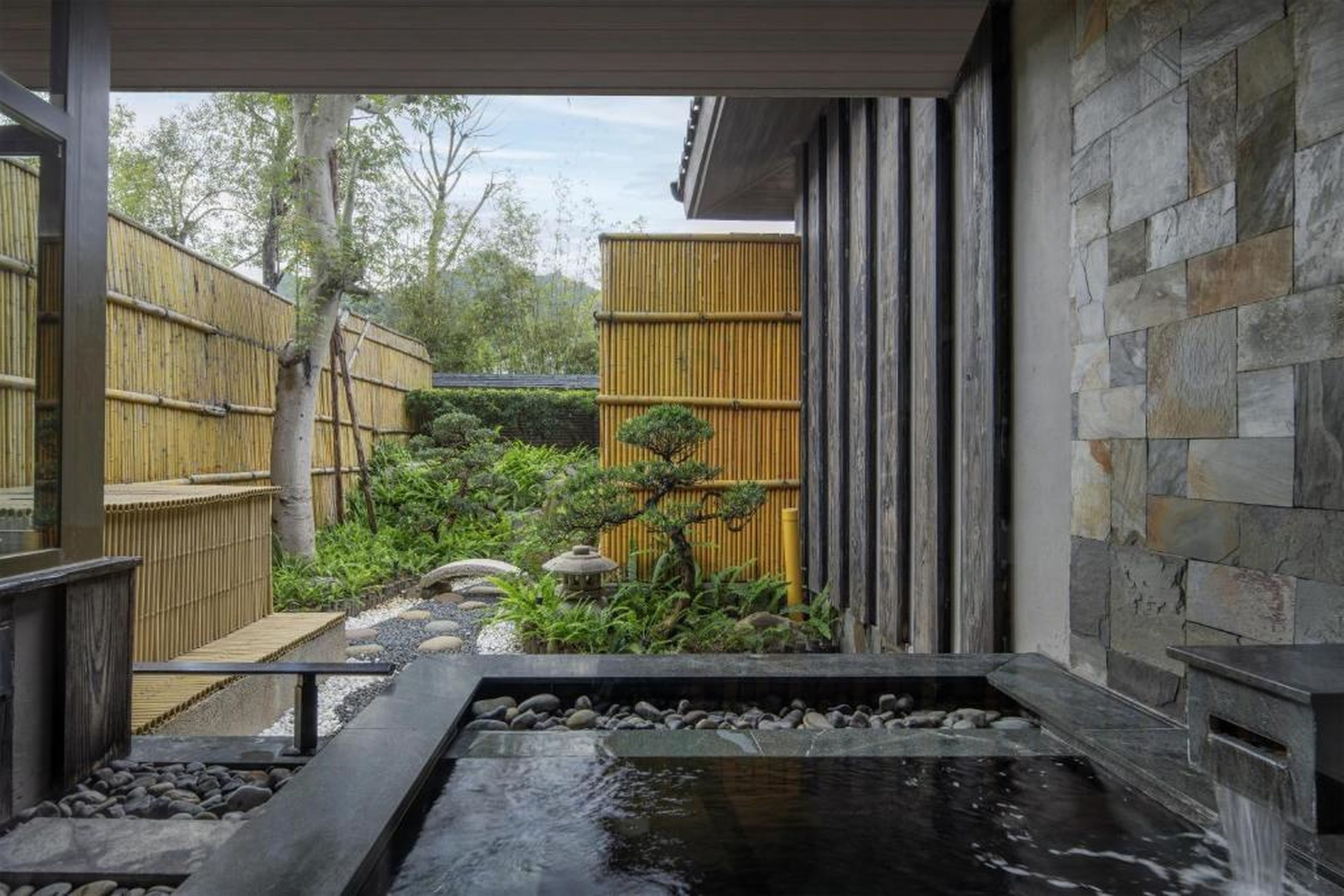 Hilton Quang Hanh Onsen Resort - Hình 47