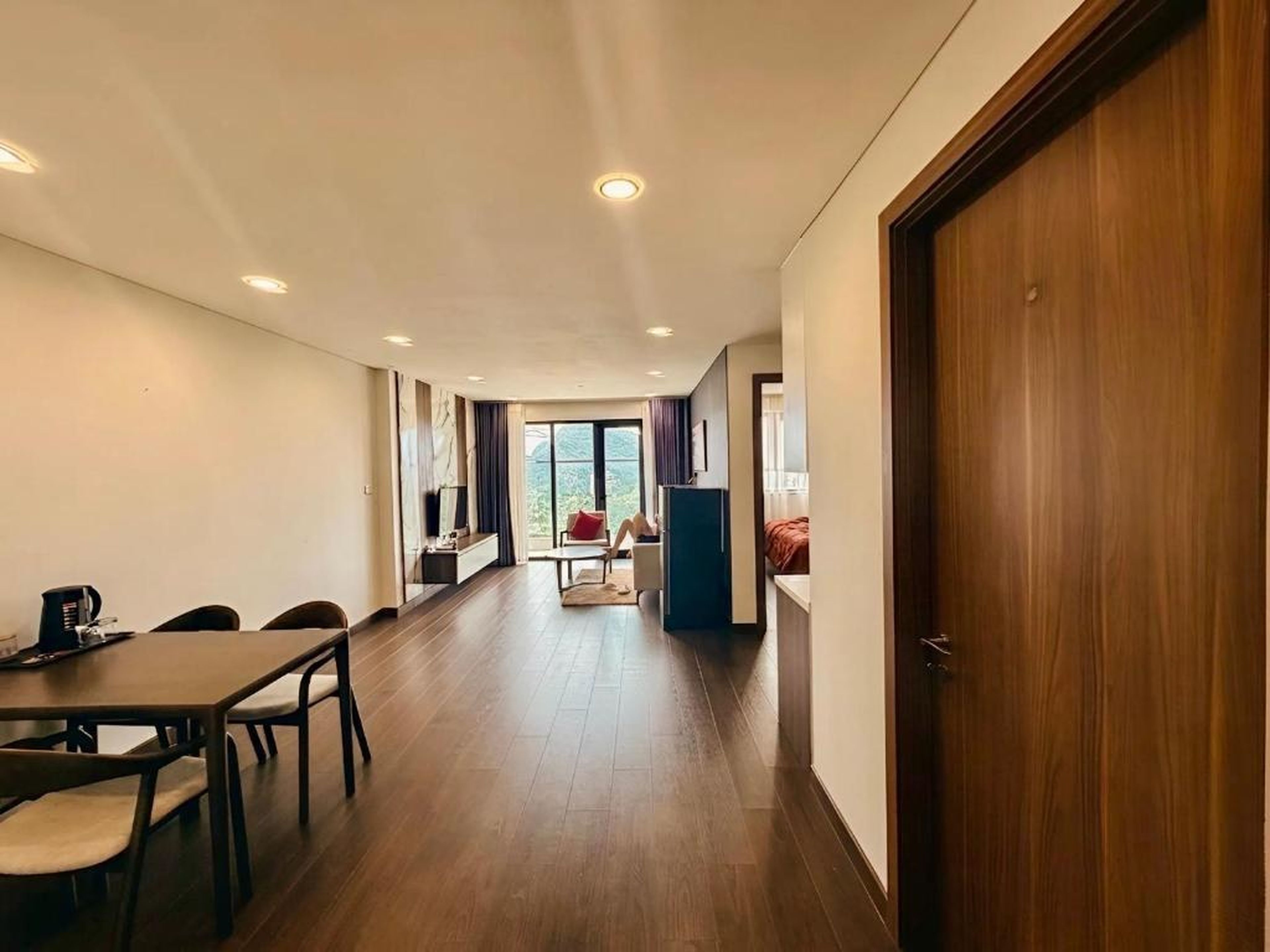 Spacious 2BR Apartment in Hon Gai Center, Ha Long - Hình 1
