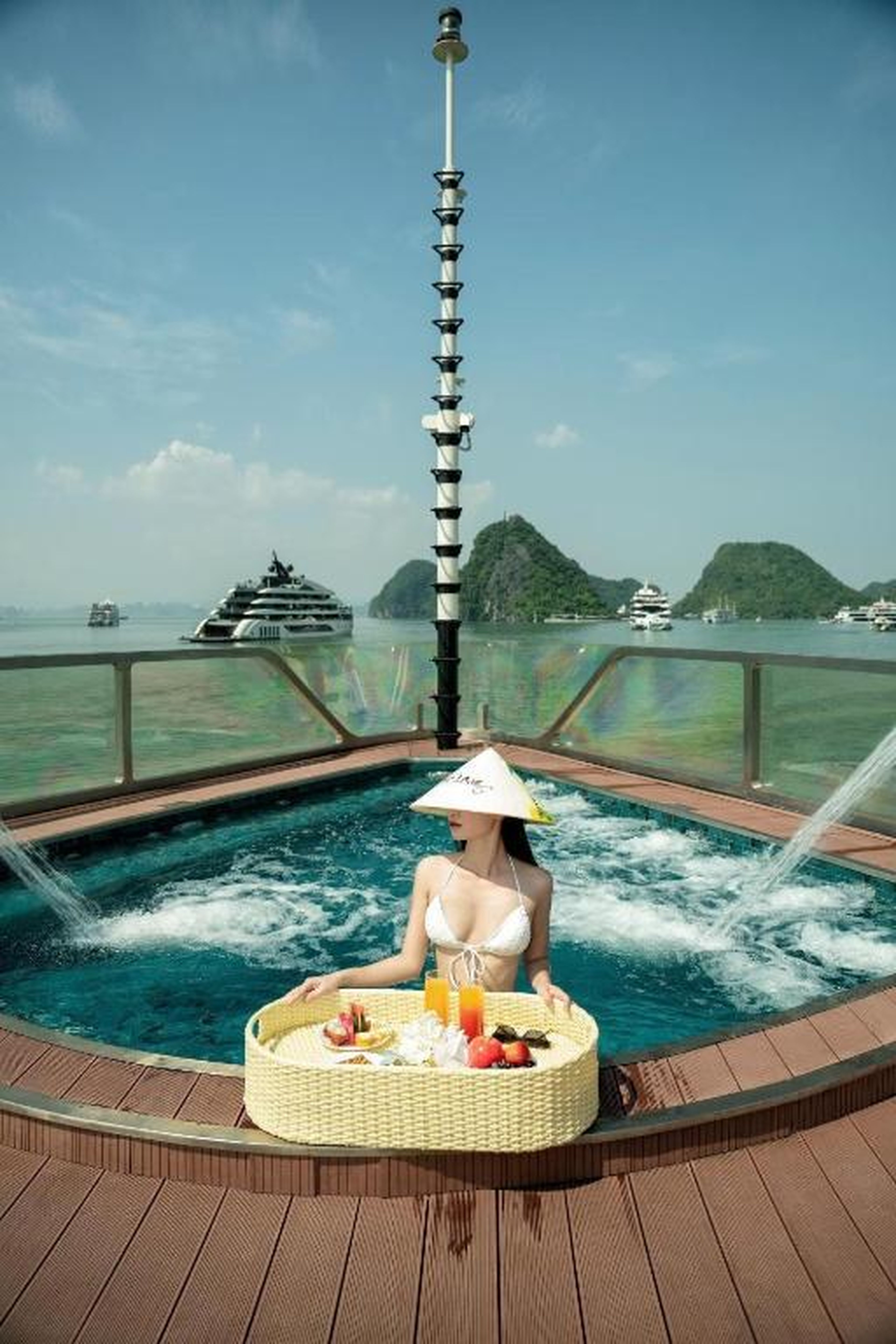 Calista Cruise - A Ha Long Bay Spectacle - Hình 22