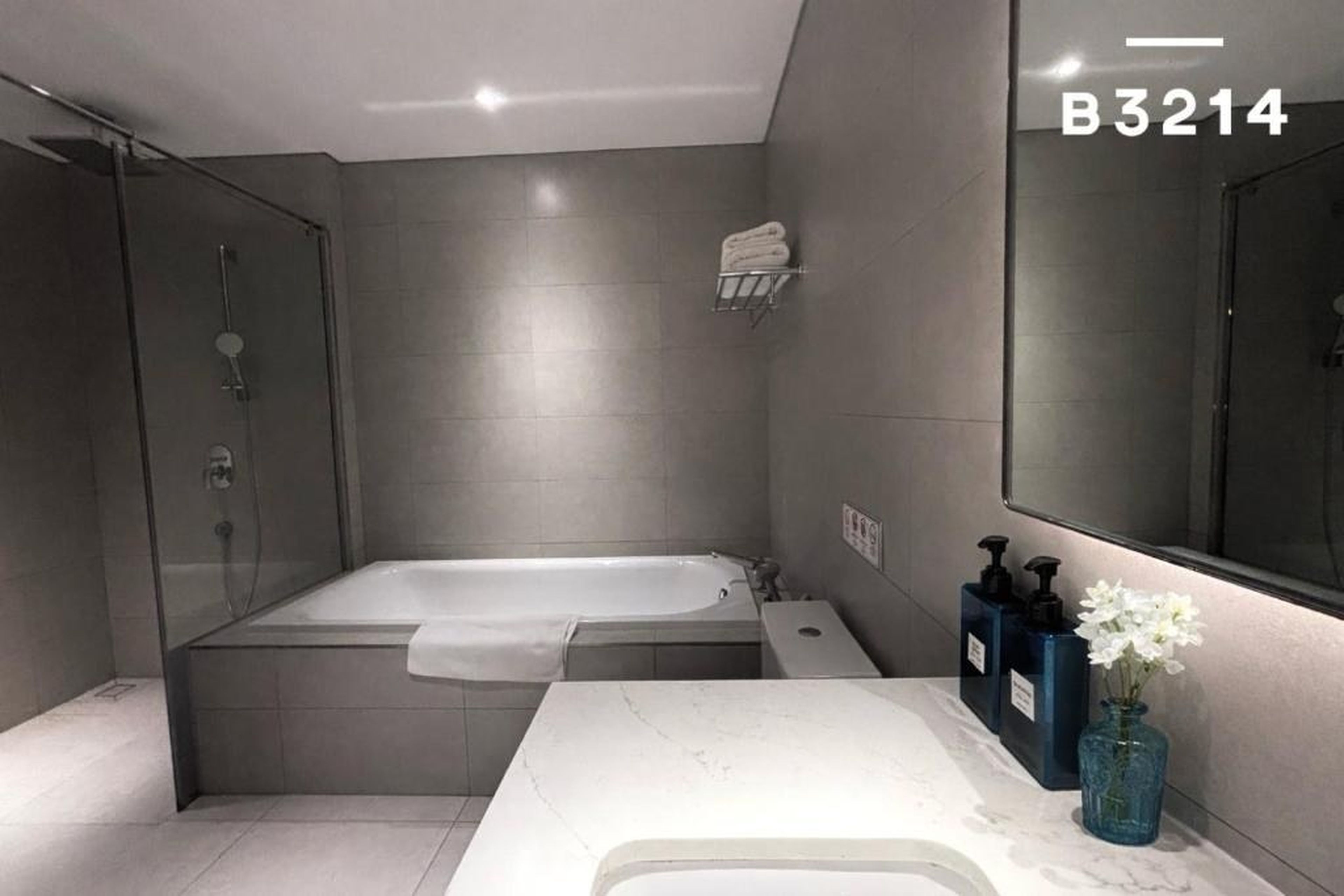 A La Carte Ha Long Oceanview Panoramic 2BR2WC 75m2 Suite with balcony - Hình 14
