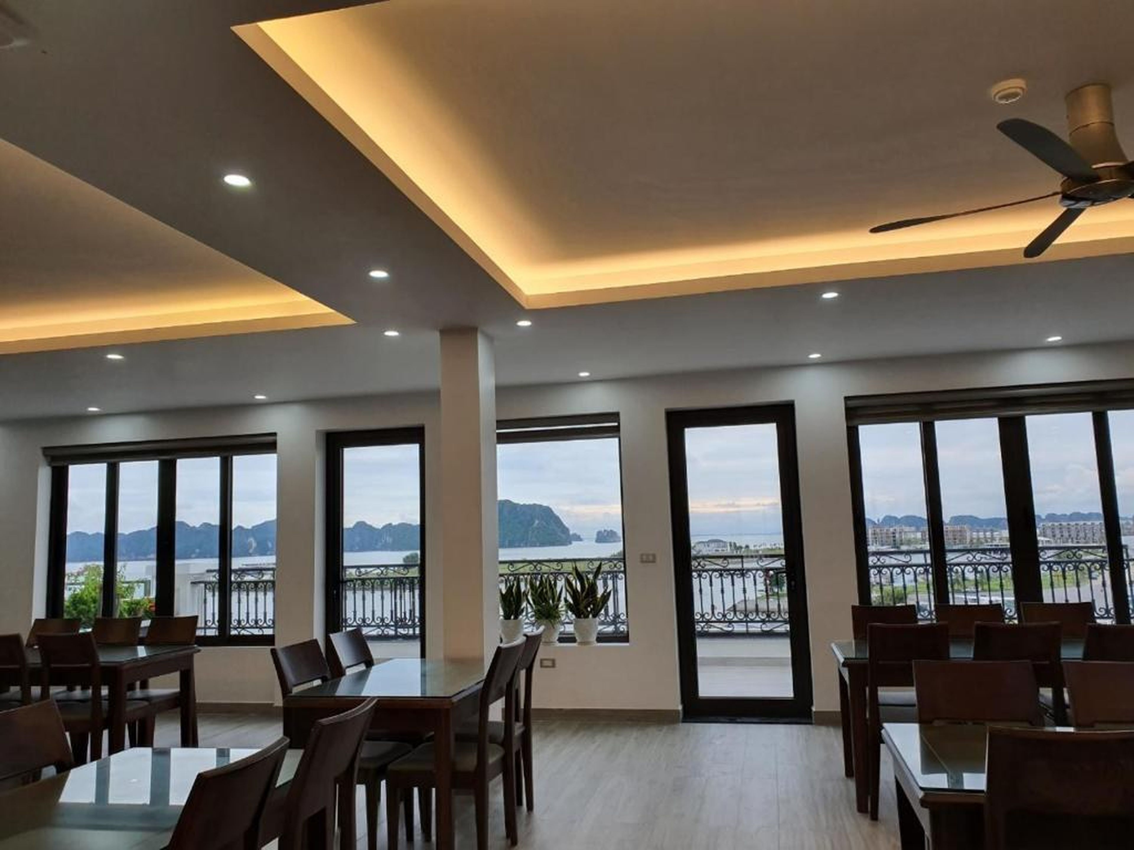 Ha Long Bay TC Hotel - Hình 32