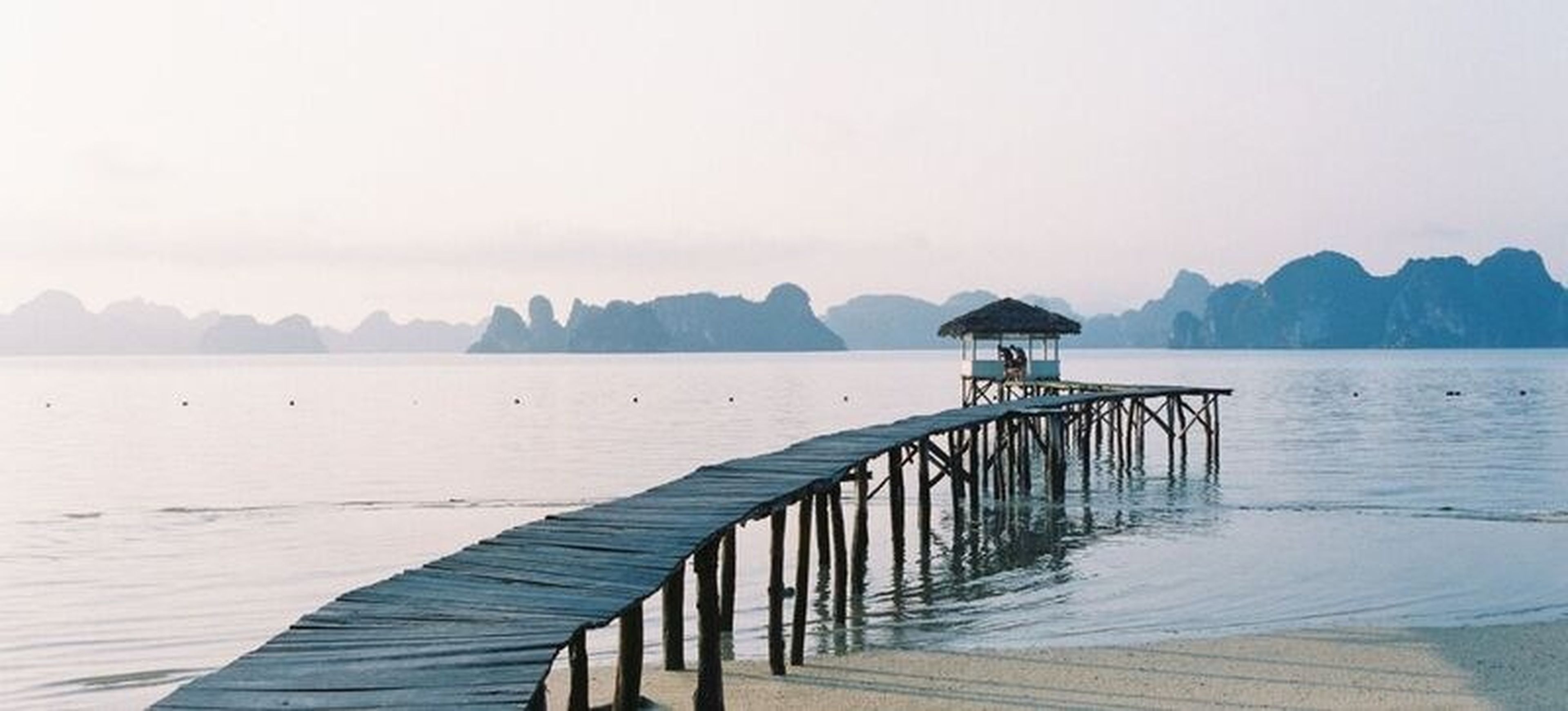 Khám phá Bãi Dài Vân Đồn, bãi biển hoang sơ và thanh bình của Quảng Ninh - Hình 1