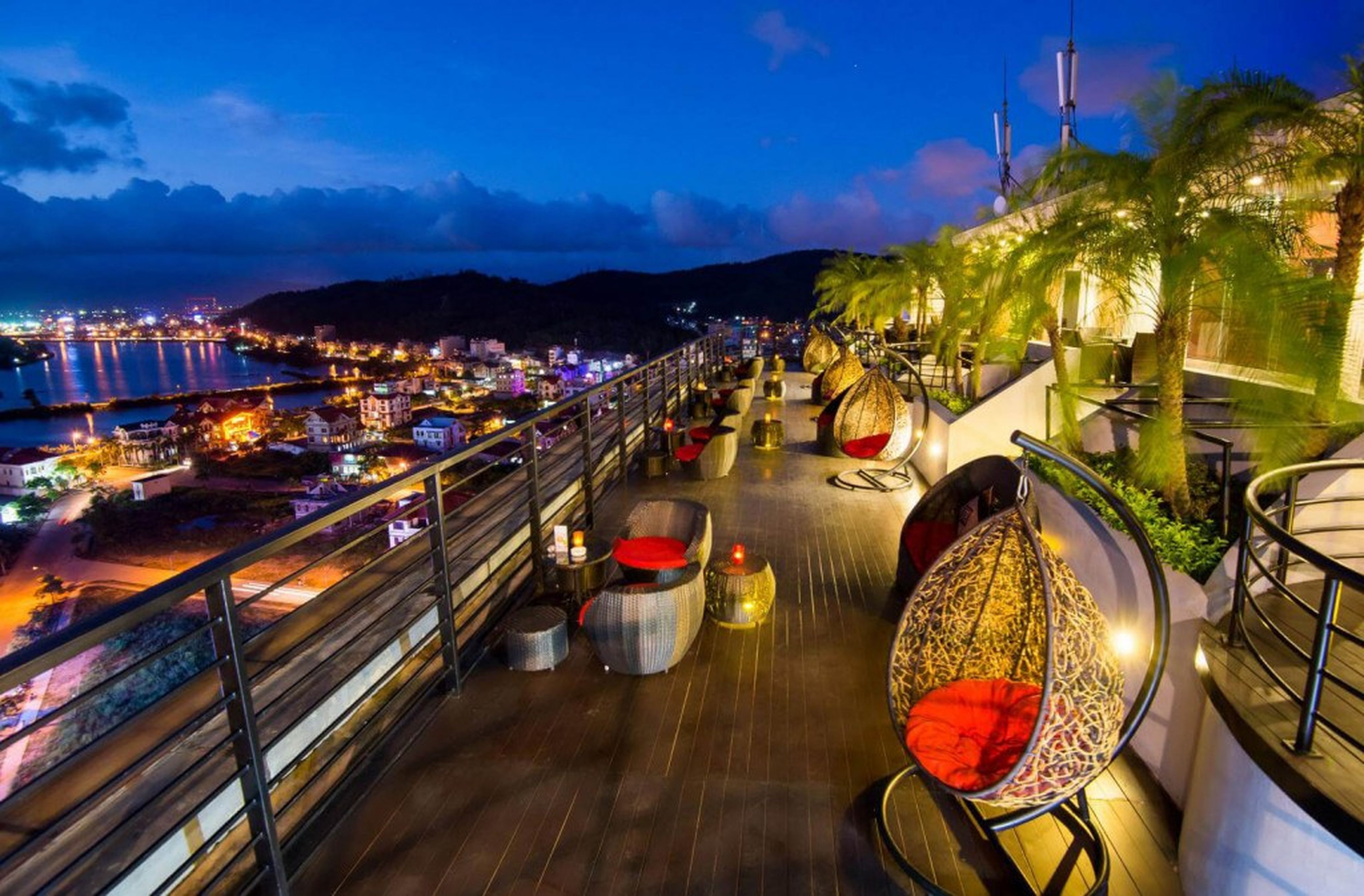 Top 8 Cafés in Ha Long with Stunning Instagrammable Corners - Hình 3