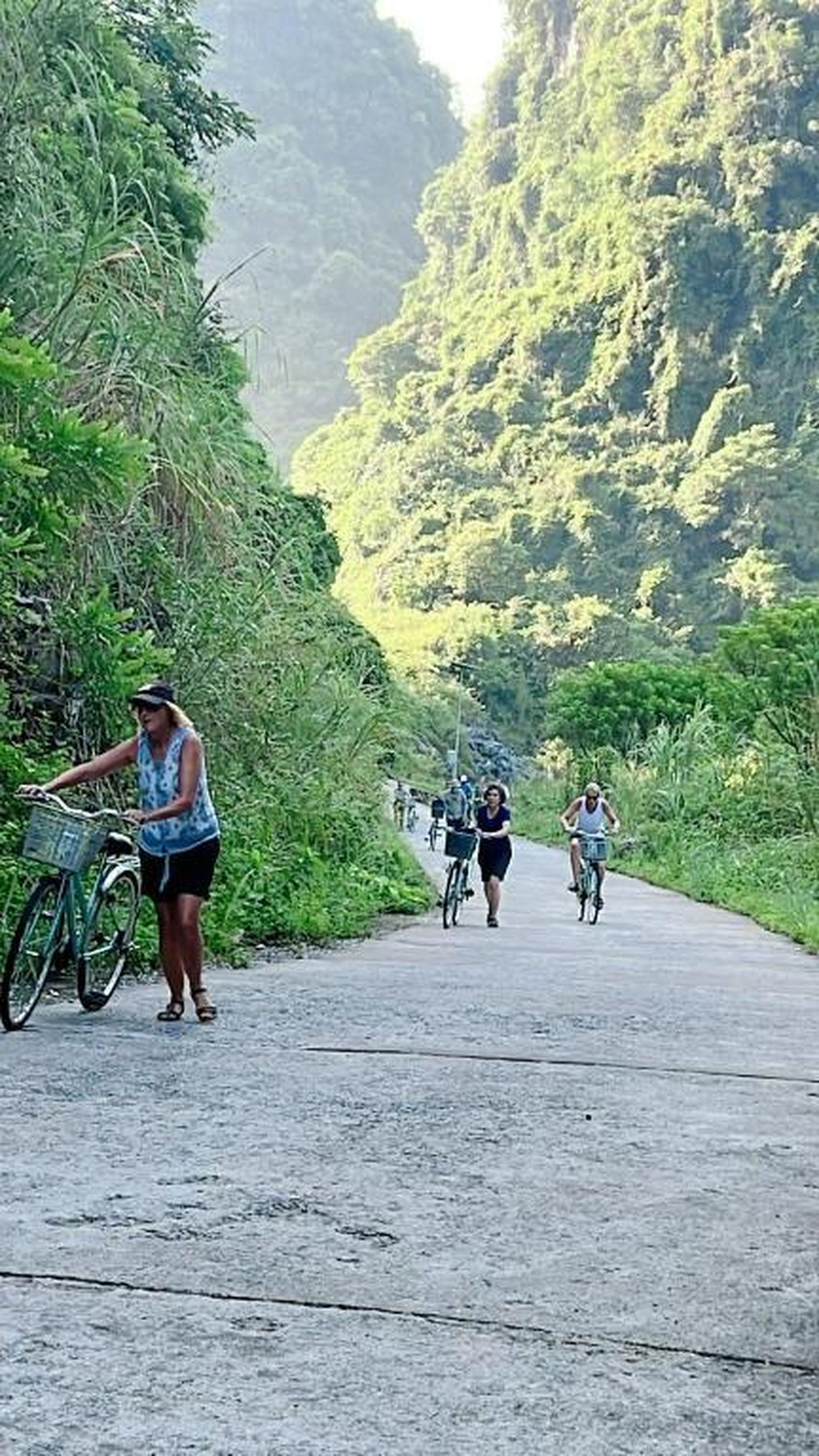 UniCharm Cruise - Hidden Route 2 Bays & Viet Hai village - Hình 45