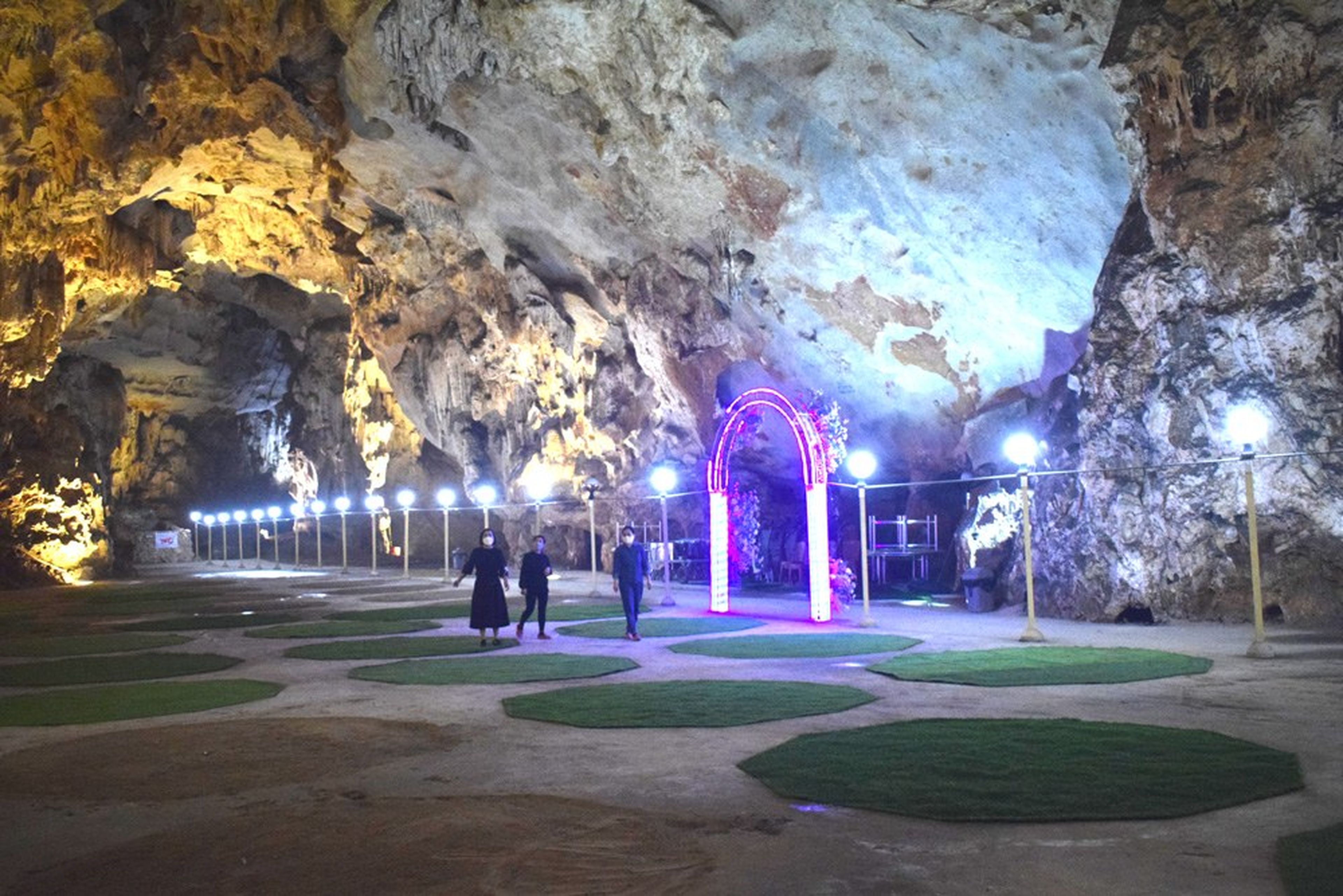 Vũng Đục Cave – Marvel at Nature’s Masterpiece - Hình 7