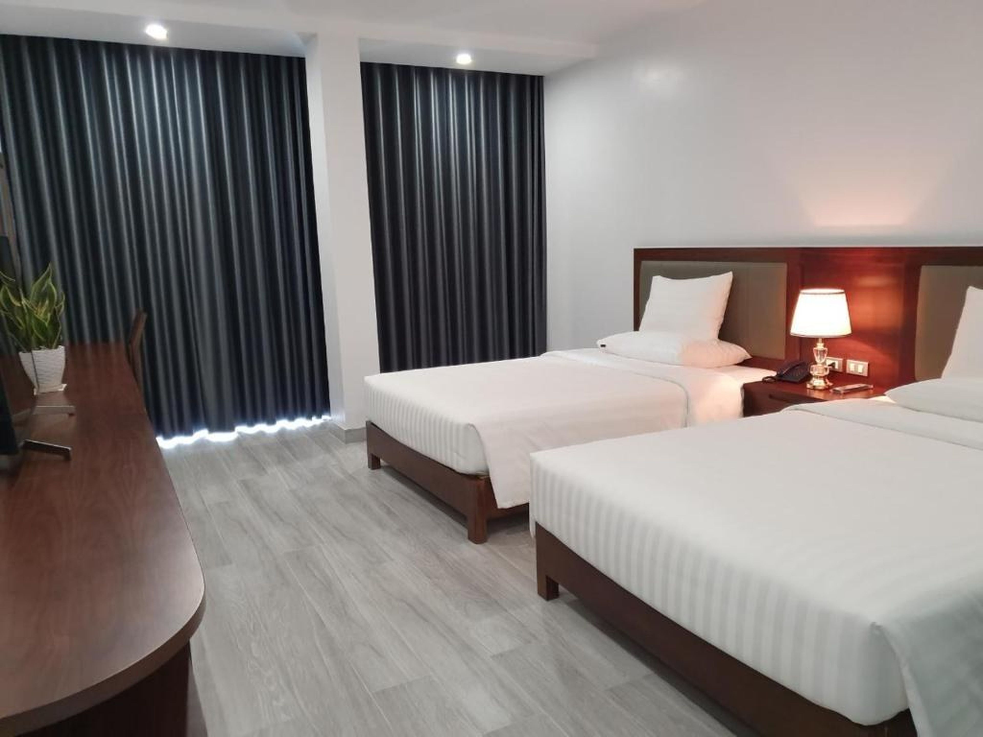 Ha Long Bay TC Hotel - Hình 19
