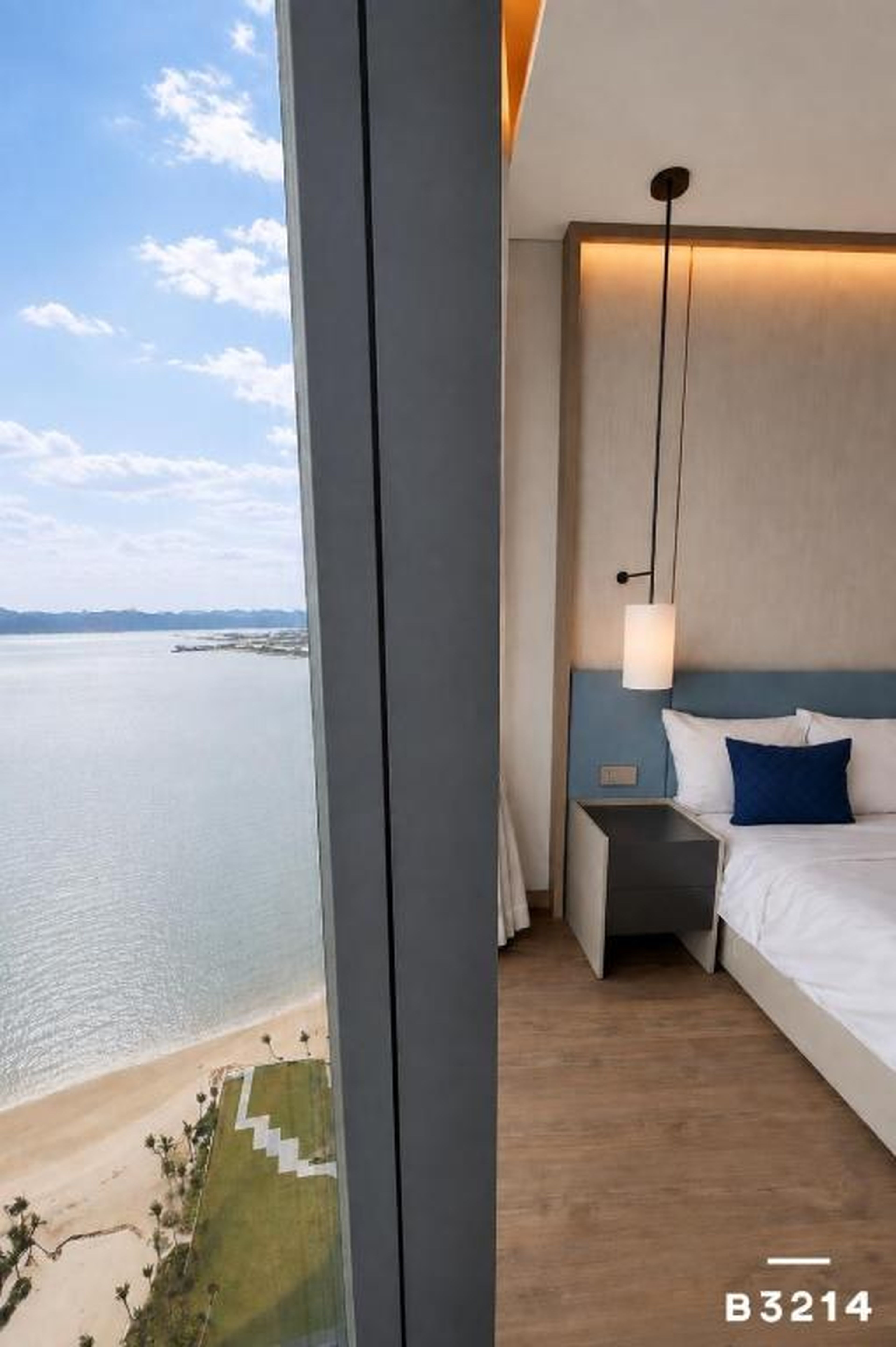 A La Carte Ha Long Oceanview Panoramic 2BR2WC 75m2 Suite with balcony - Hình 42