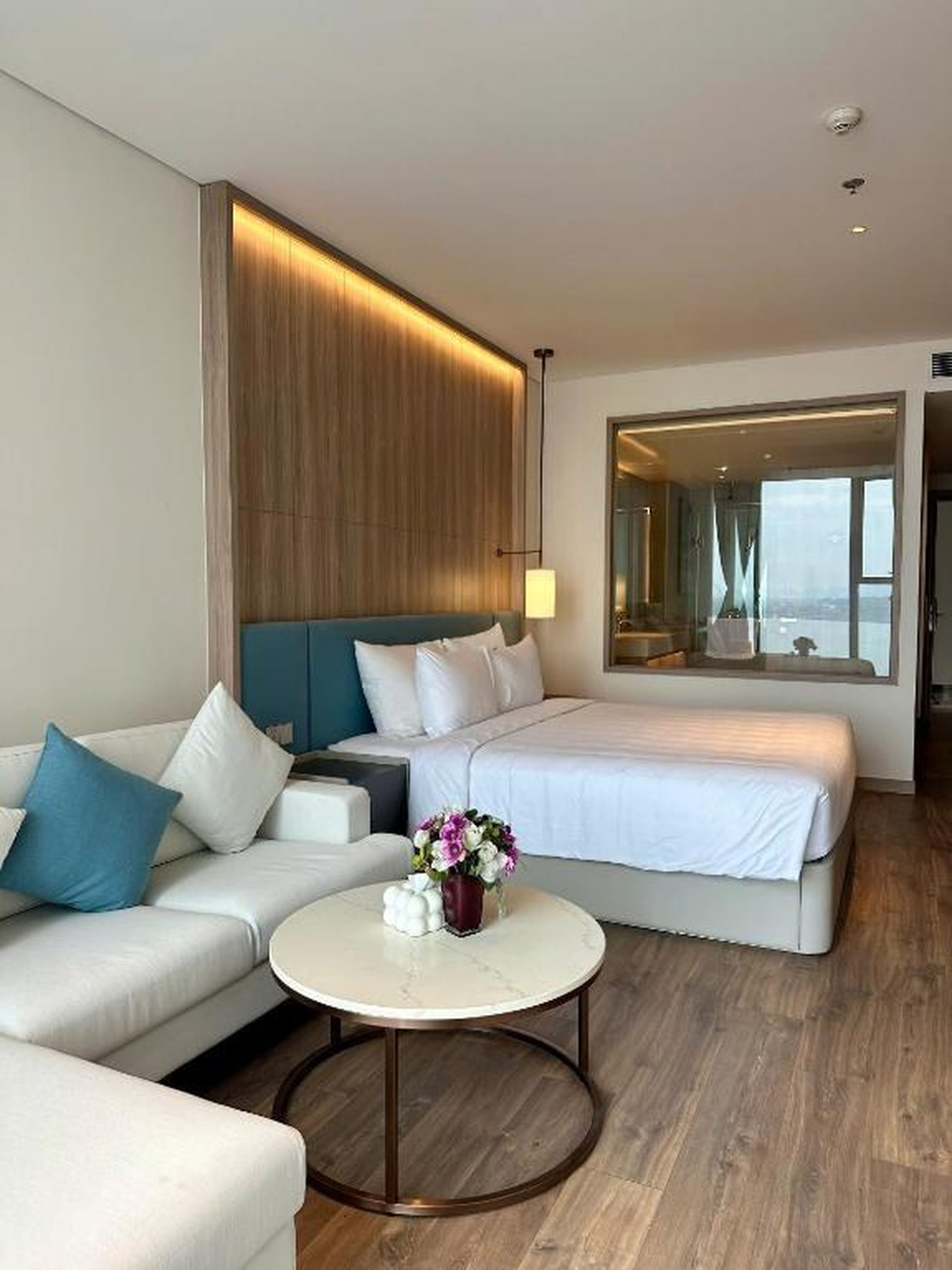 A La Carte Ha Long Bay Seaside Apartments - Hình 40