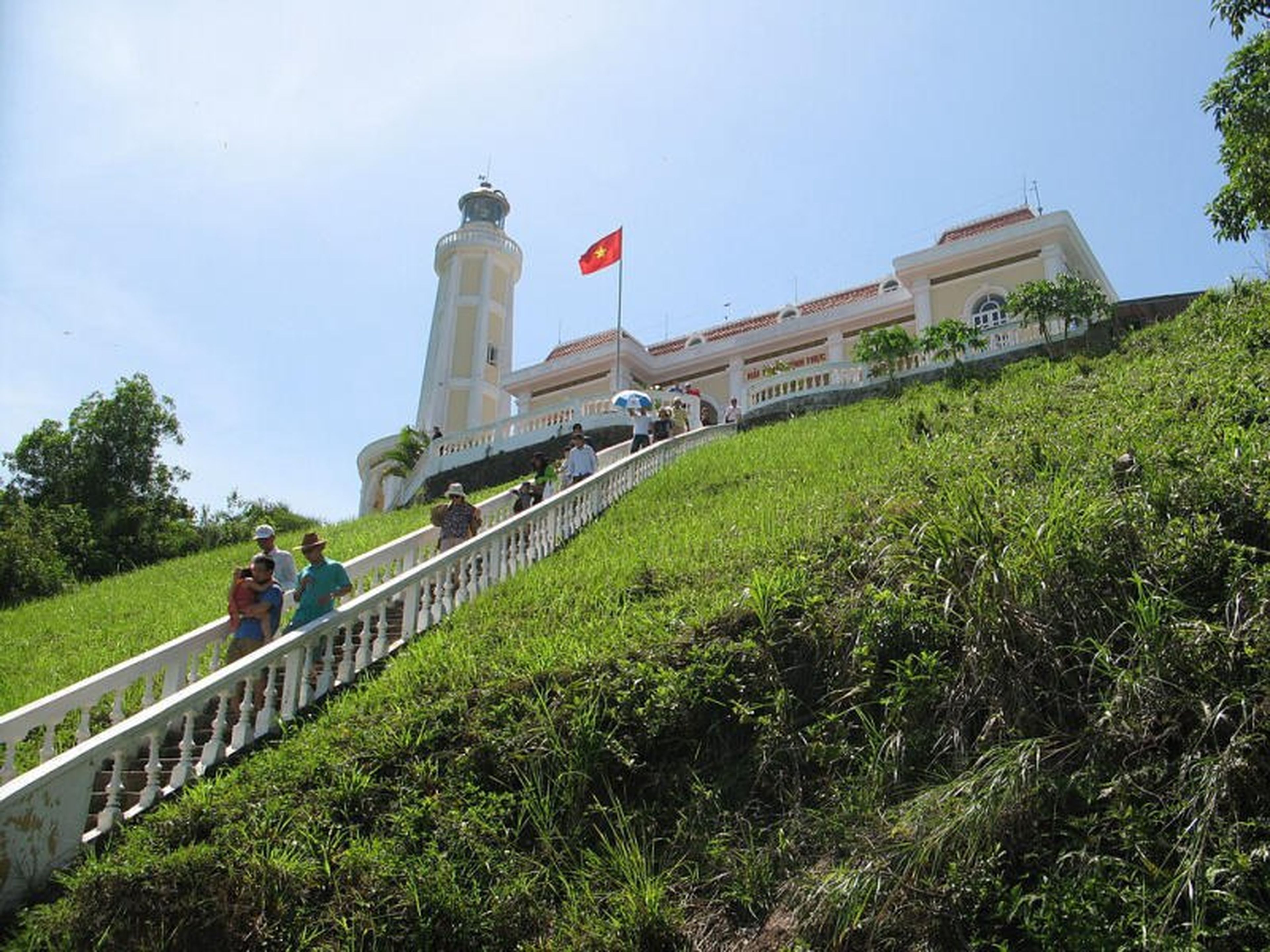 Khám phá Đảo Vĩnh Thực đầy nắng và gió ở Quảng Ninh - Hình 8