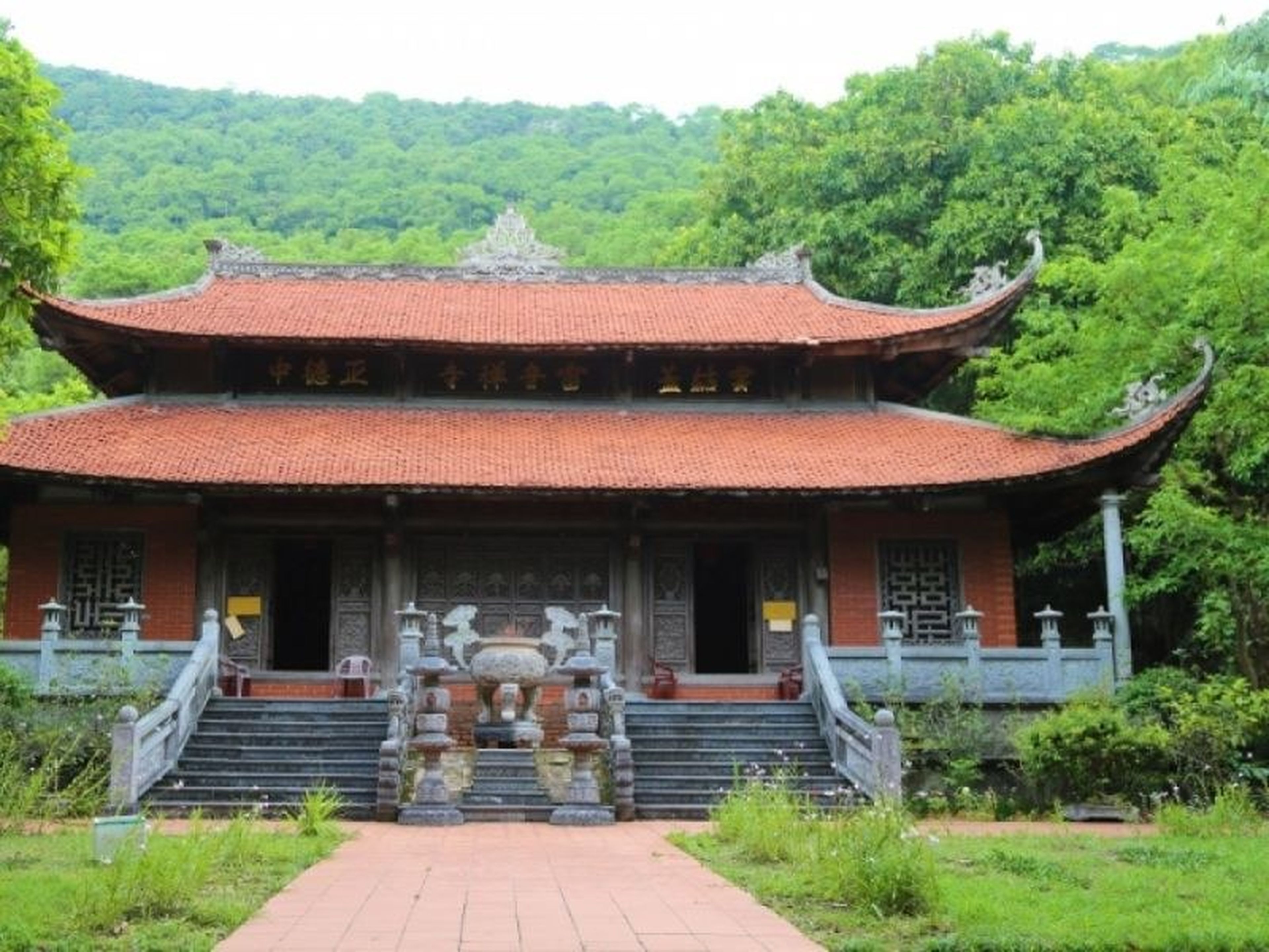 10 священных и красивых пагод в Куангнине, которые стоит посетить - Hình 7