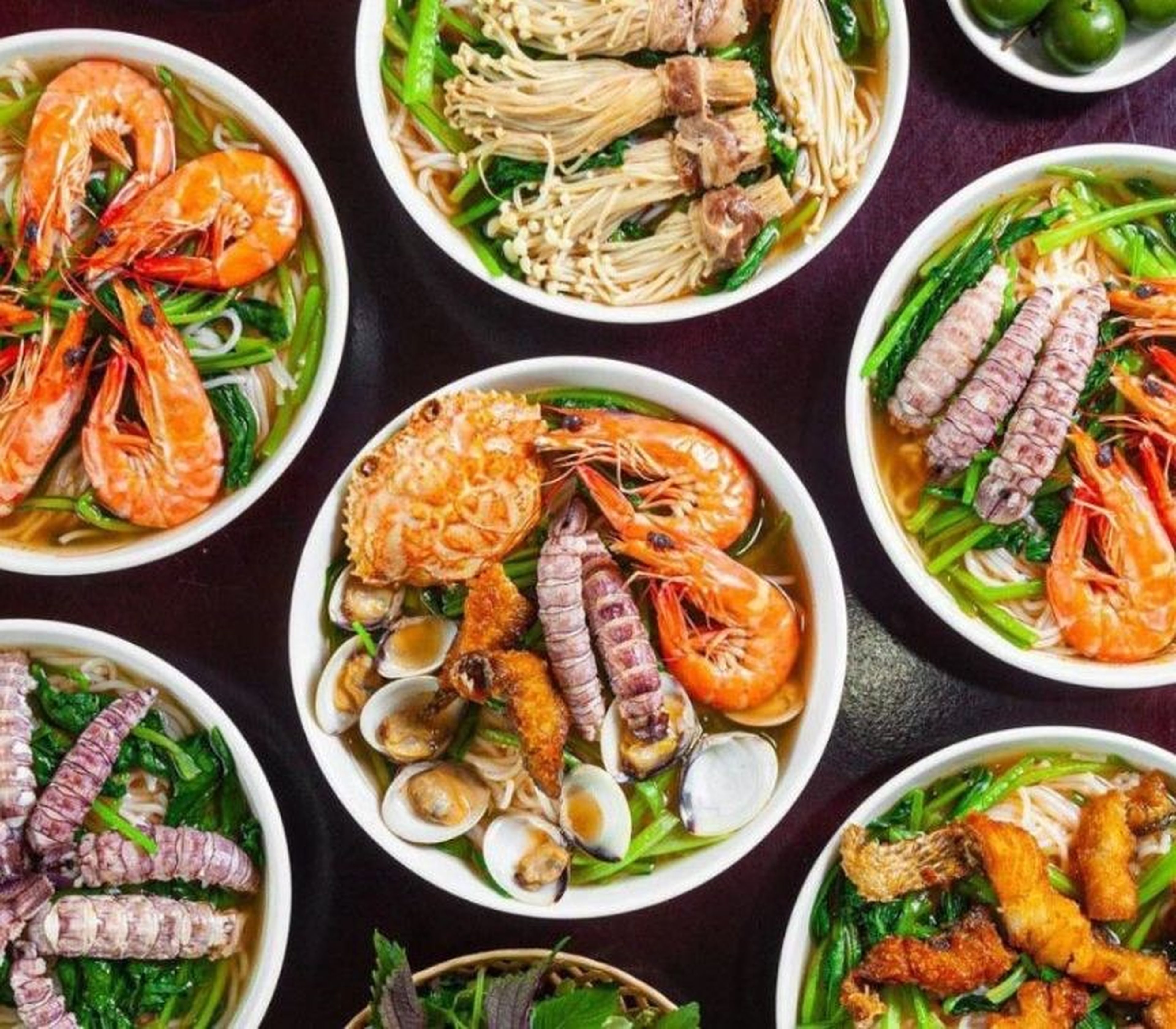 Vi vu Hạ Long về đêm vui hết nấc với vô số điểm đến hấp dẫn - Hình 8