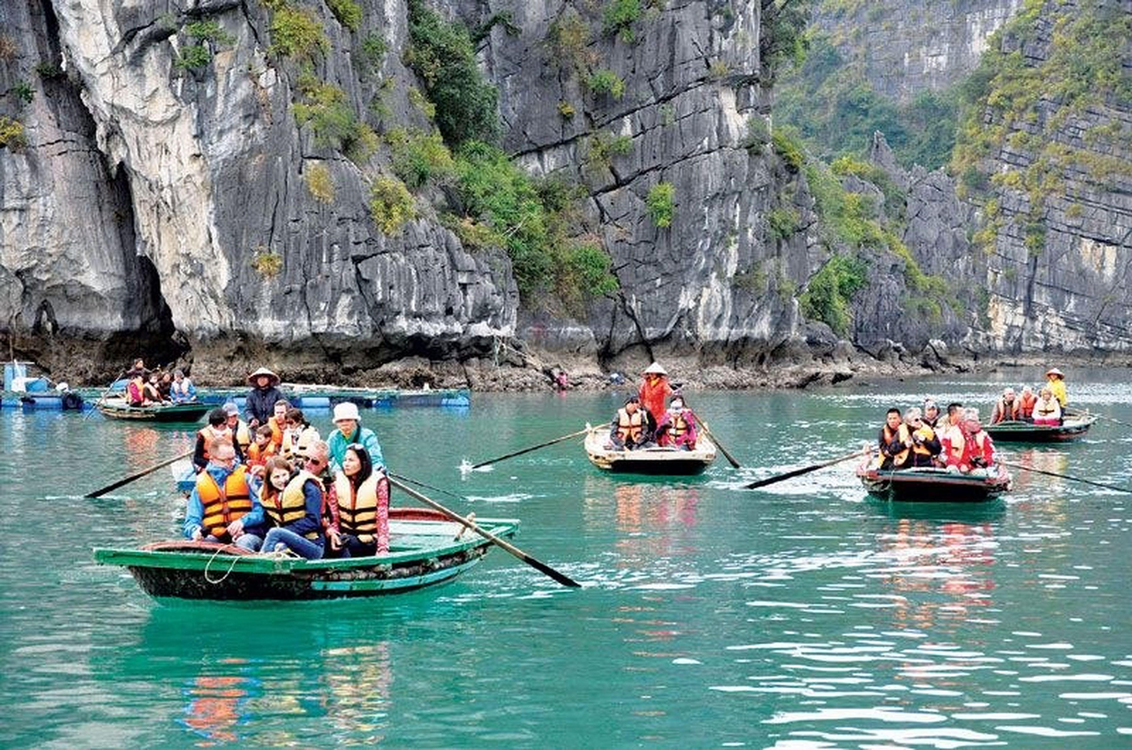 Kinh nghiệm du lịch Quảng Ninh hè chi tiết cho tín đồ xê dịch - Hình 7