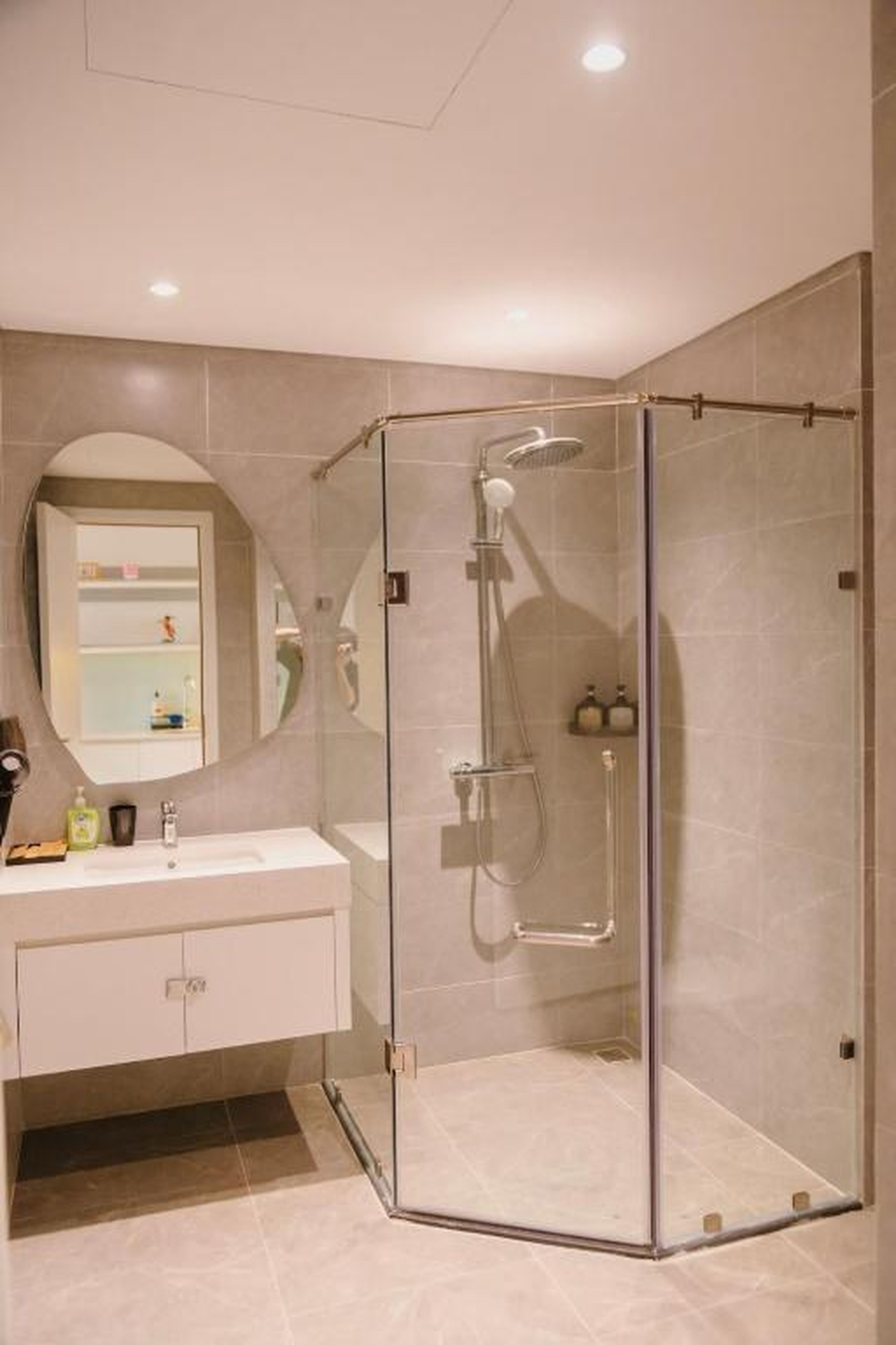 Modern Balcony Studio Near Sun World - The Holiday Ha Long - Hình 7