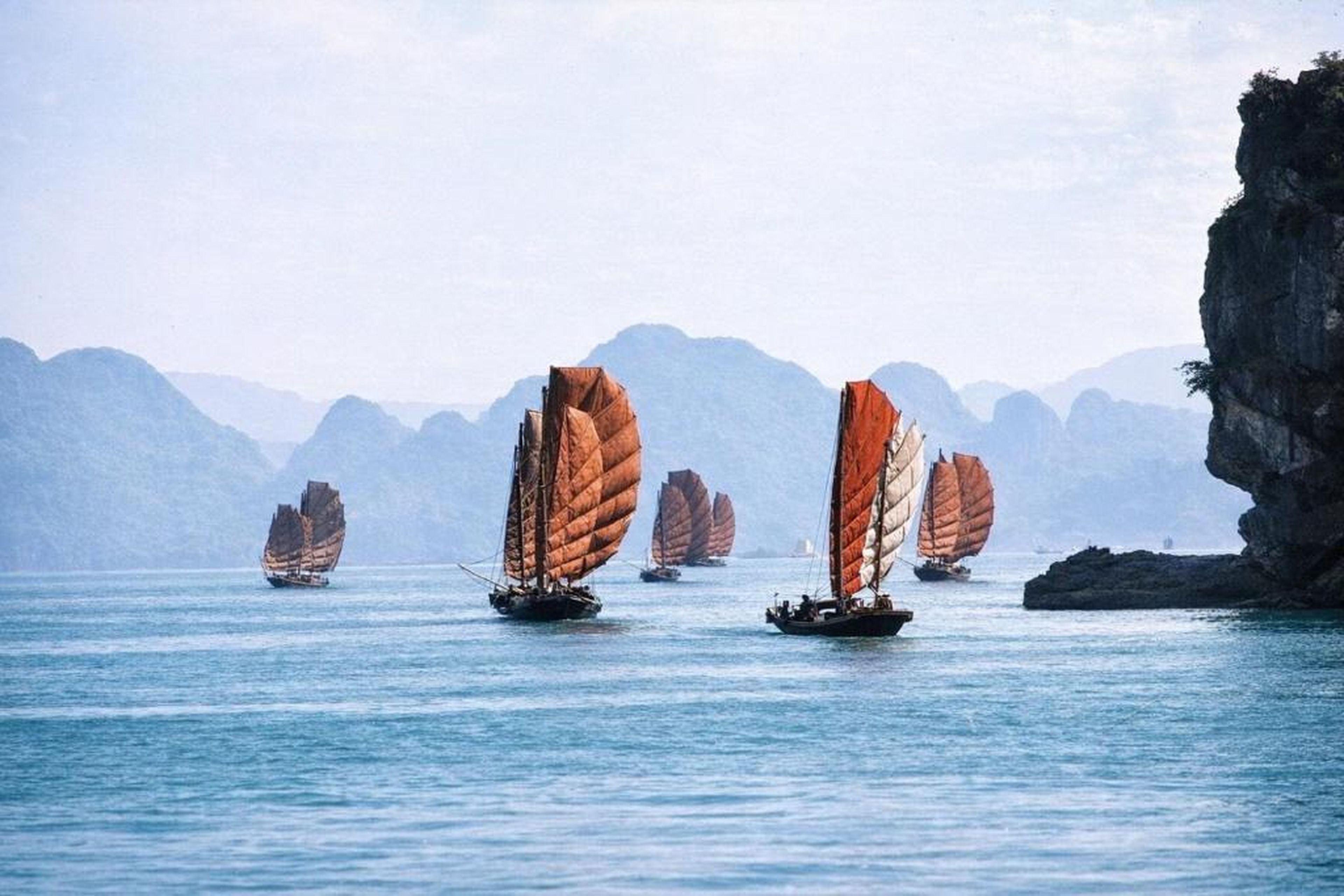 Private Sail Ha Long - Bai Tu Long - Hình 32