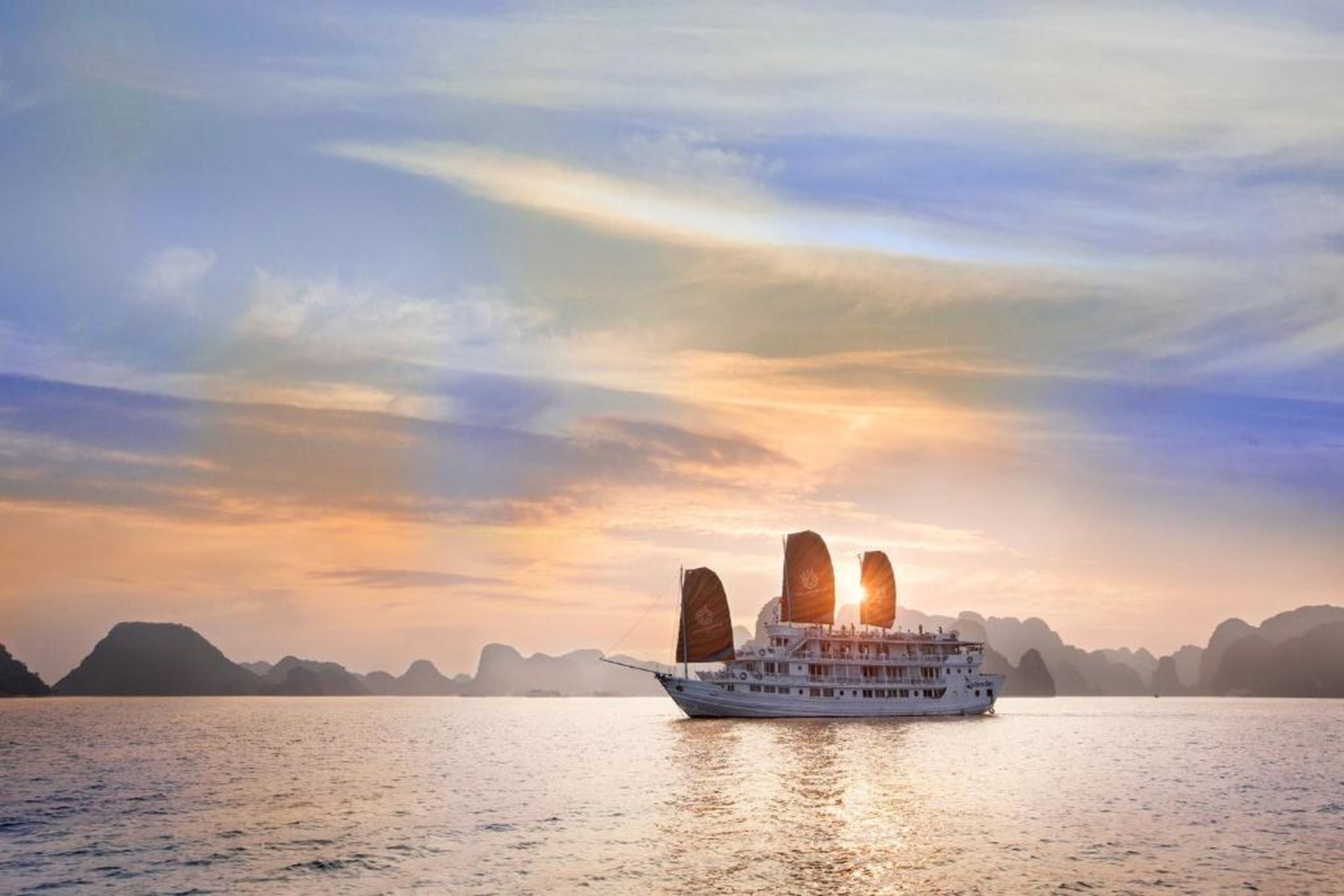 Hera Grand Luxury Cruise - Hình 1