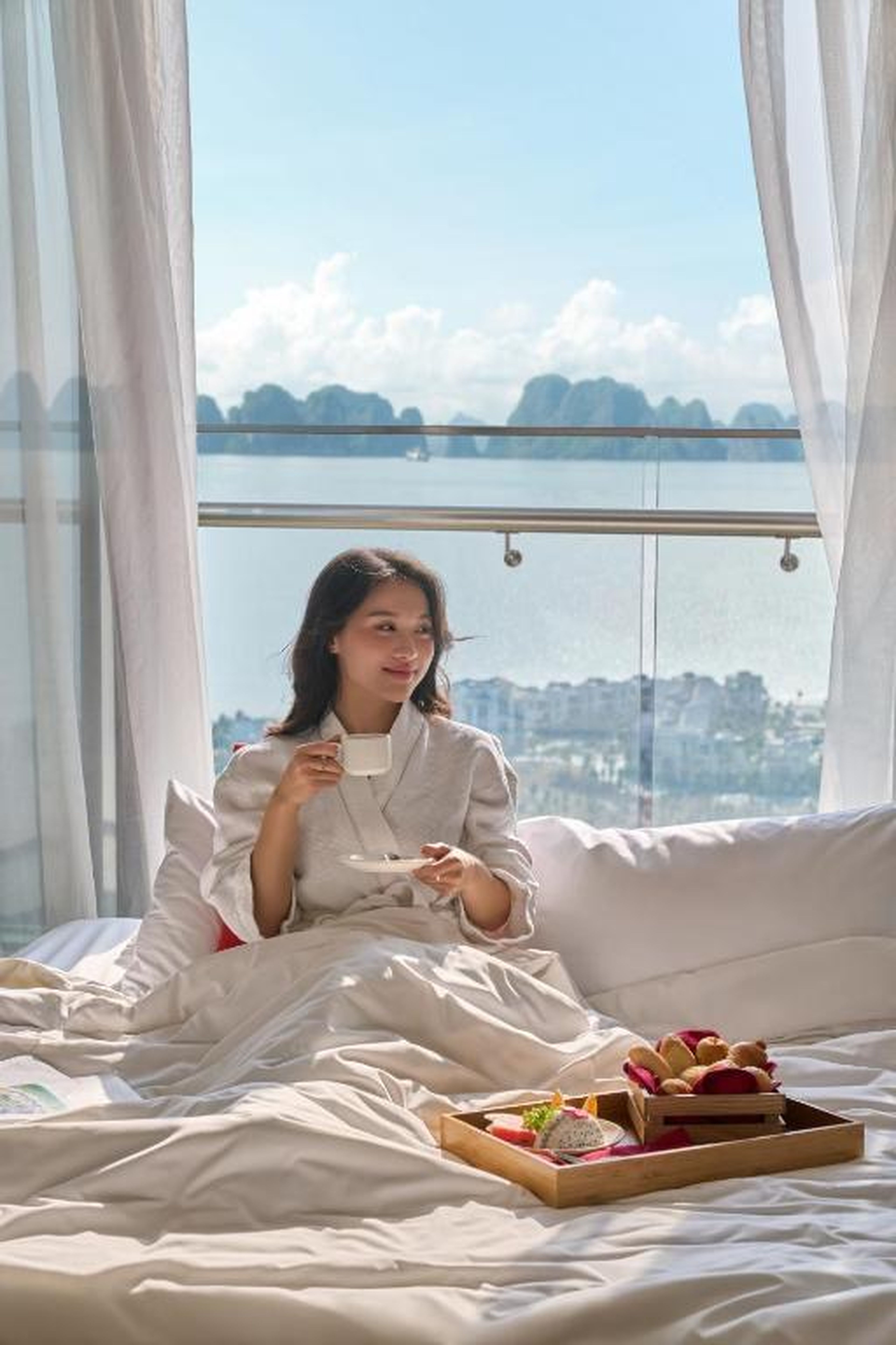 DeLaSea Ha Long Hotel - Modern Bayview Escape - Hình 7