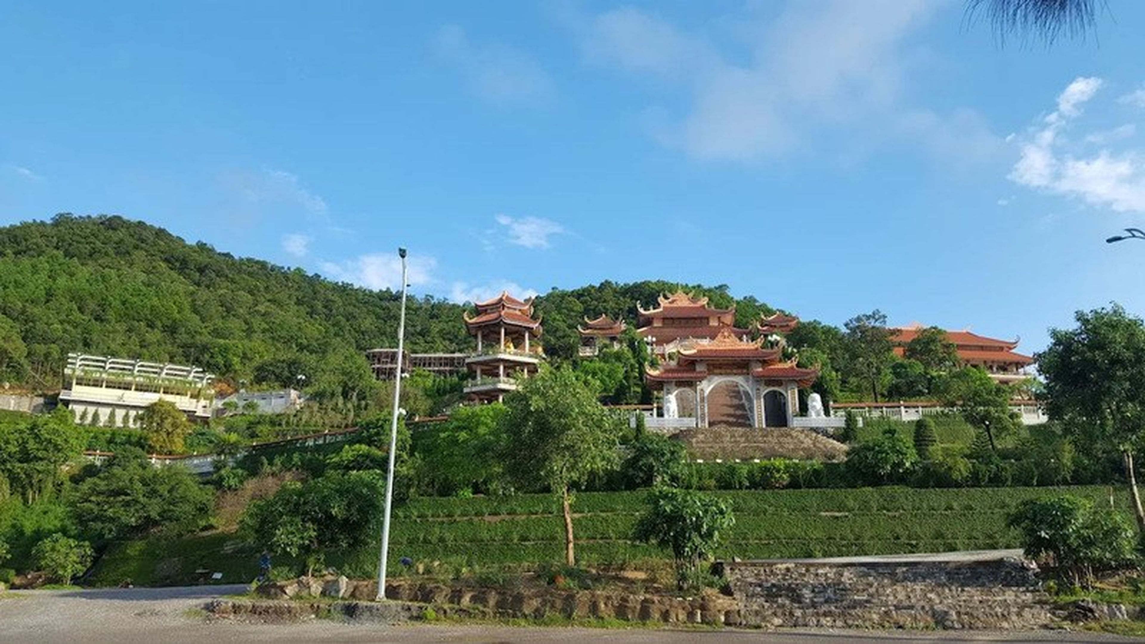 Cái Bầu Pagoda, a tranquil gem amid the Bái Tử Long wonder - Hình 3