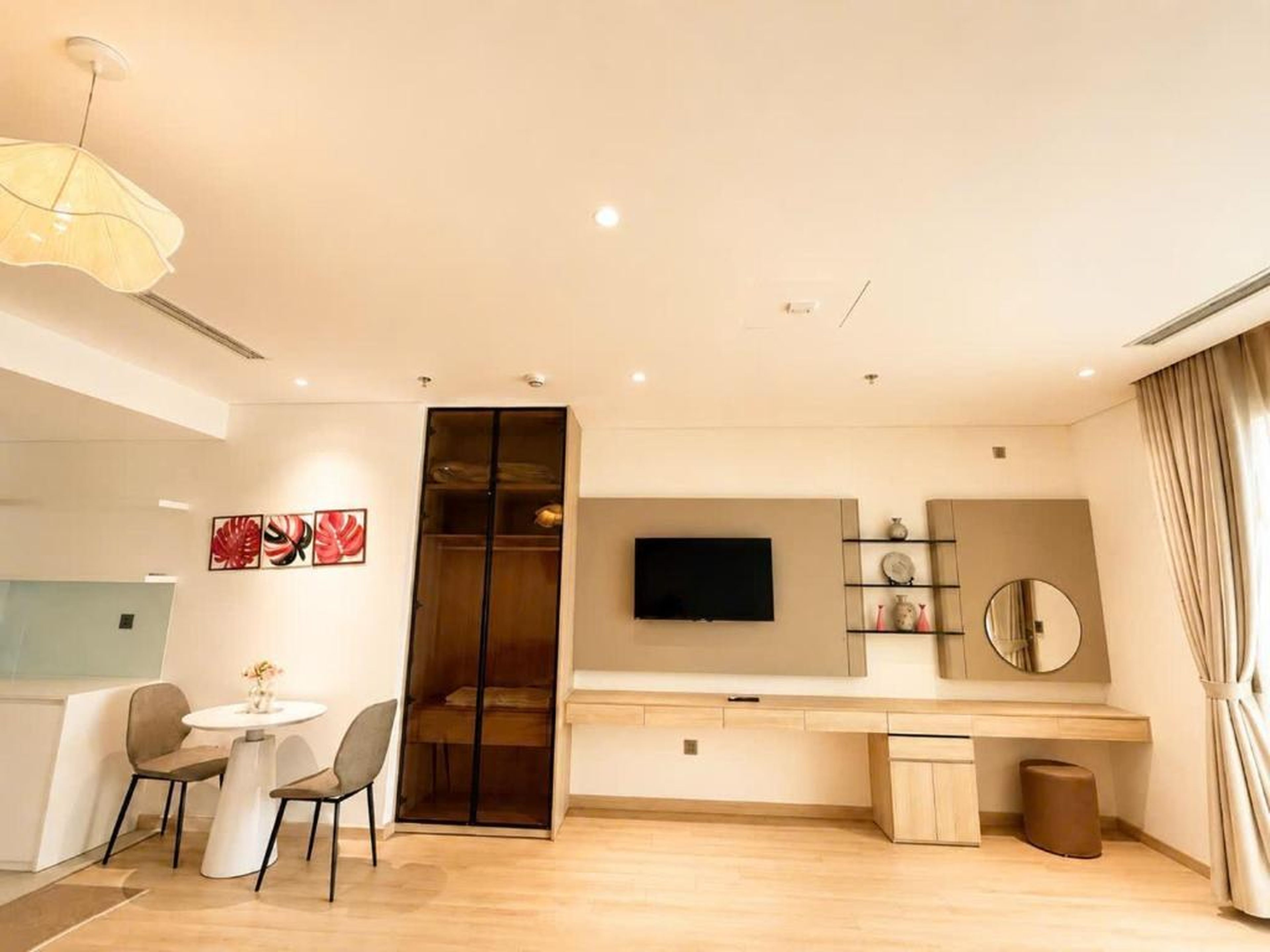 HOLIDAY HALONG - Studio - Hình 12