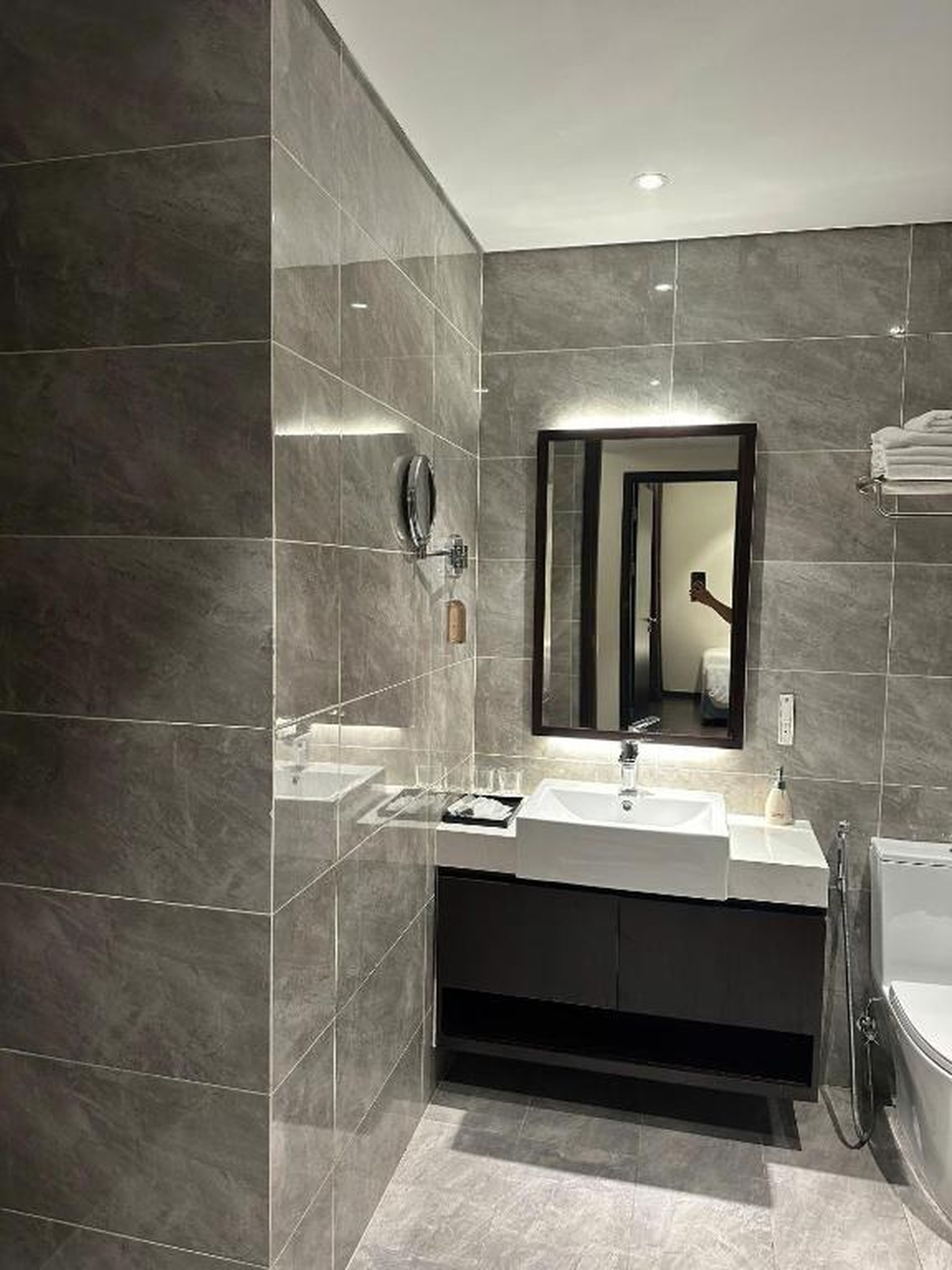 The Saphire Ha Long - TranThuy Sea View Apartment - Hình 40