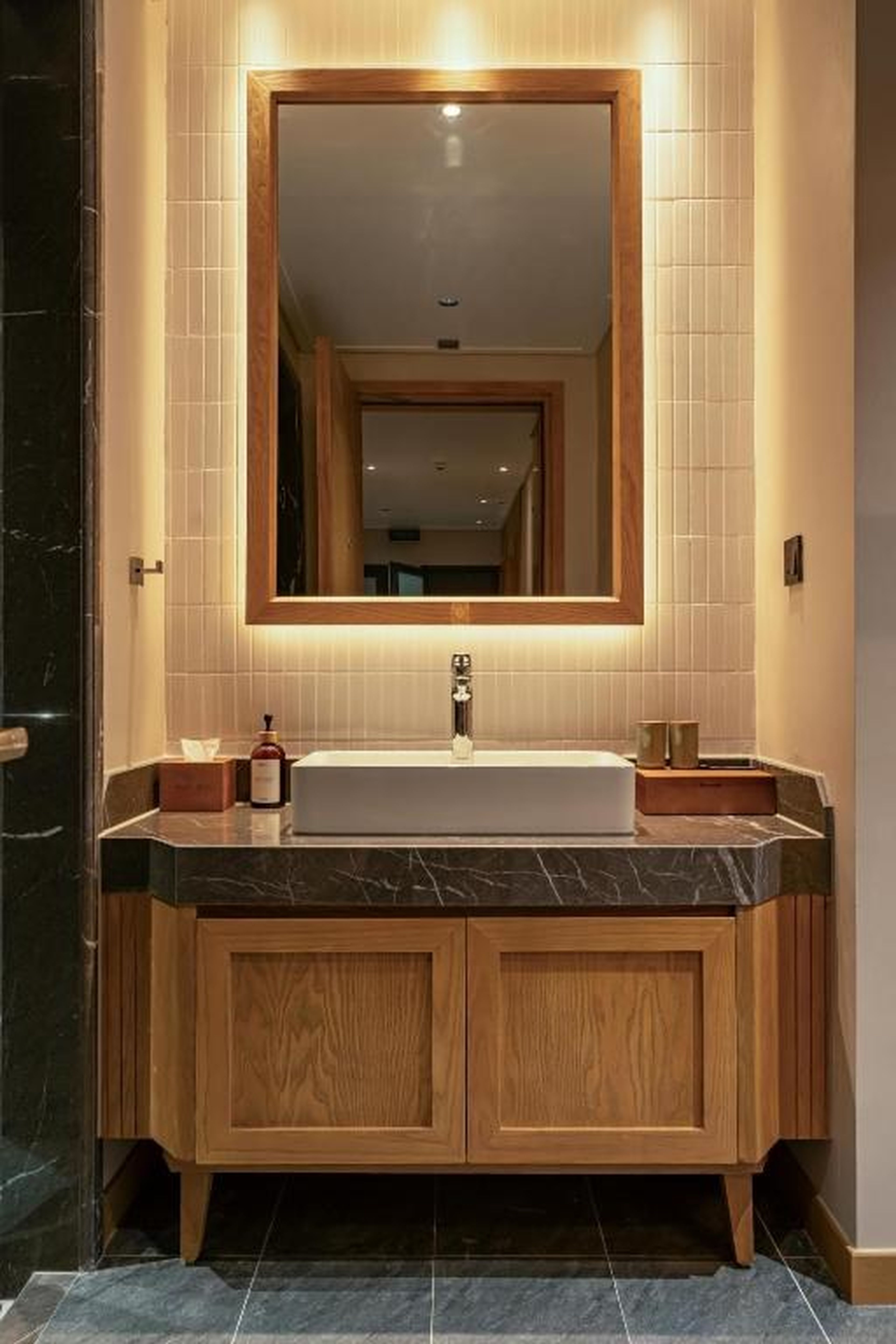 Nam Dat Hotel by D'Lecia Ha Long - Hình 20