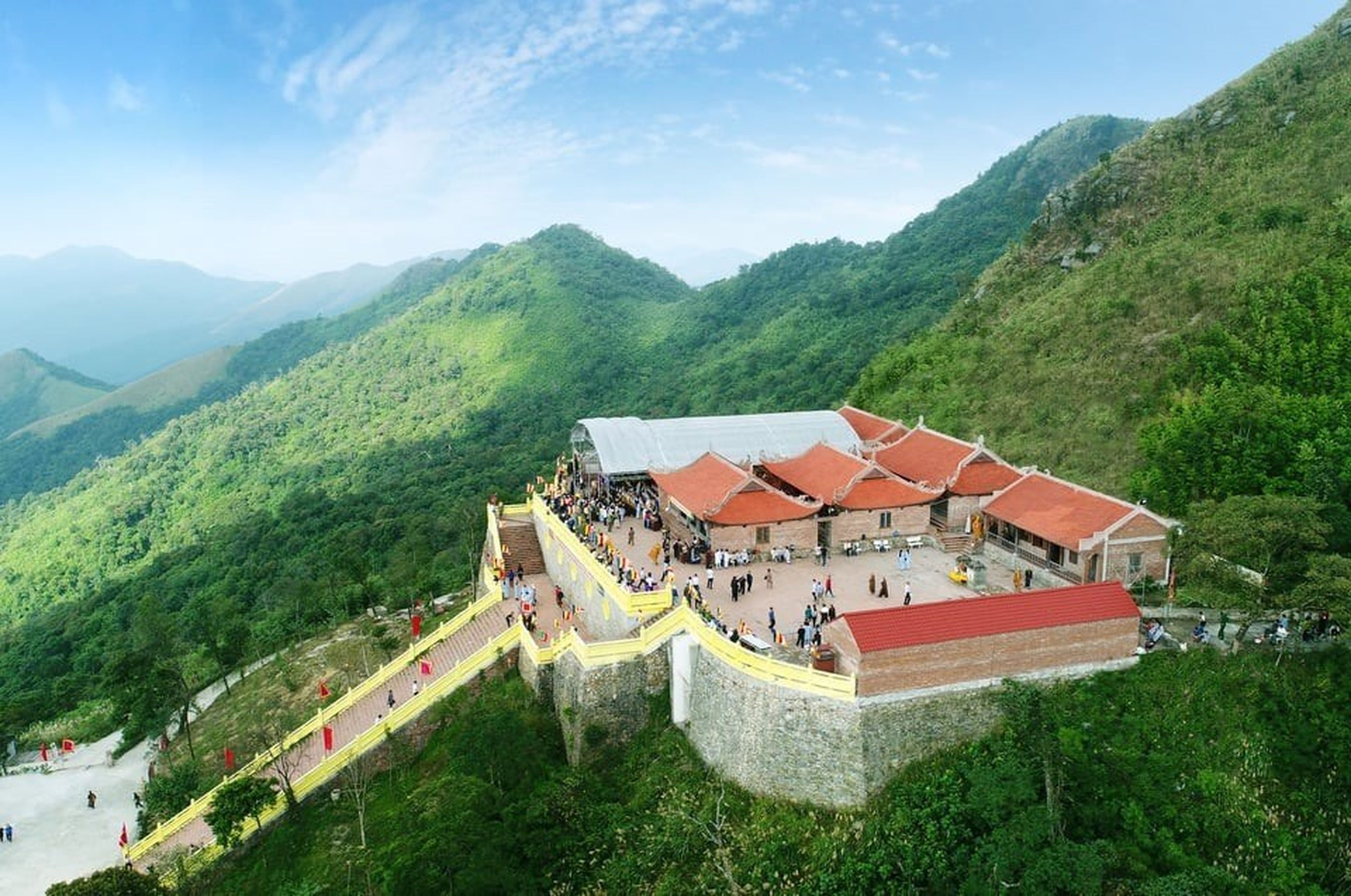 Chùa Ngọa Vân - Chốn “thánh địa” Phật giáo hùng vĩ và thiêng liêng - Hình 6