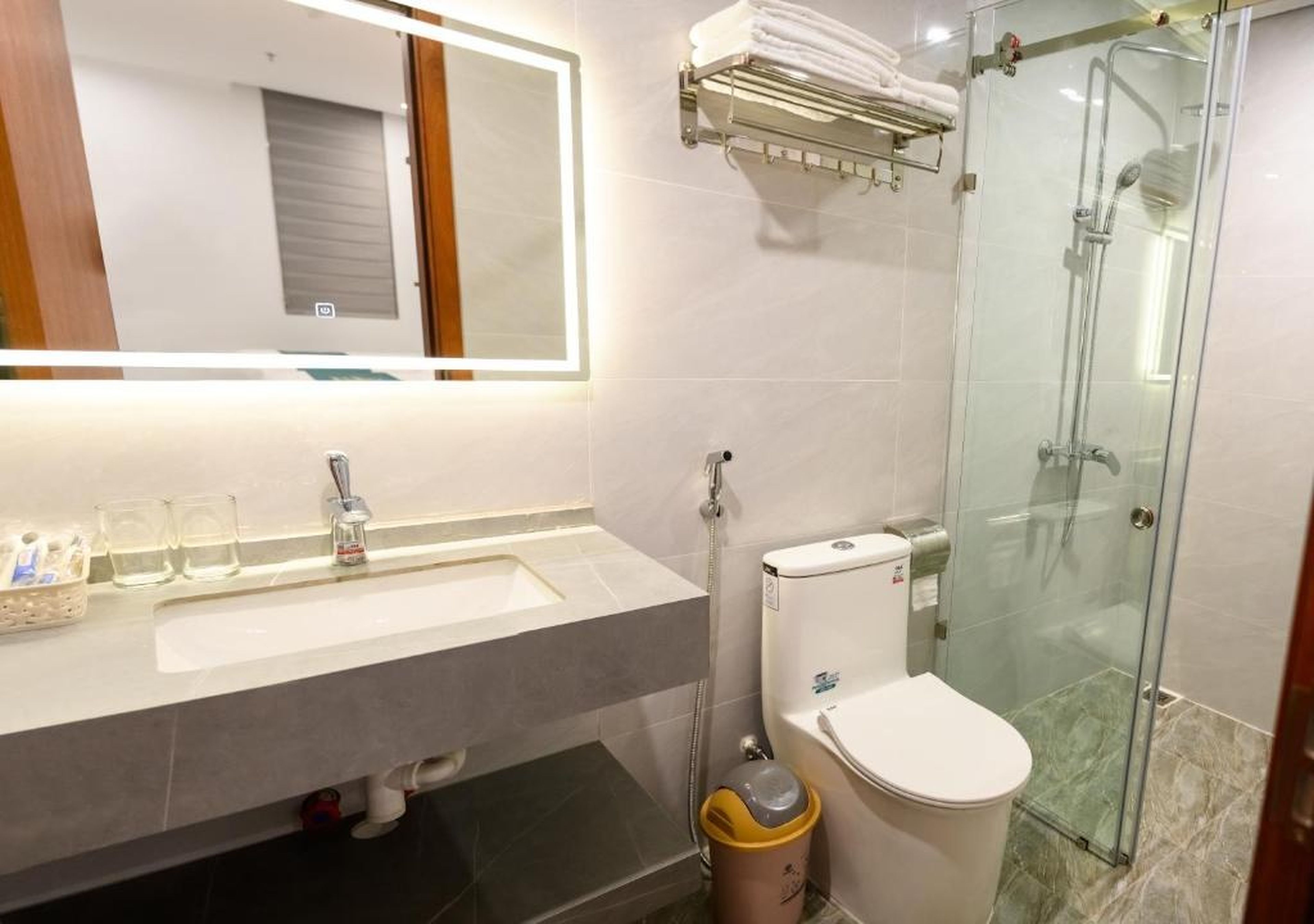 Hồng Ngọc Hạ Long Hotel - Hình 2