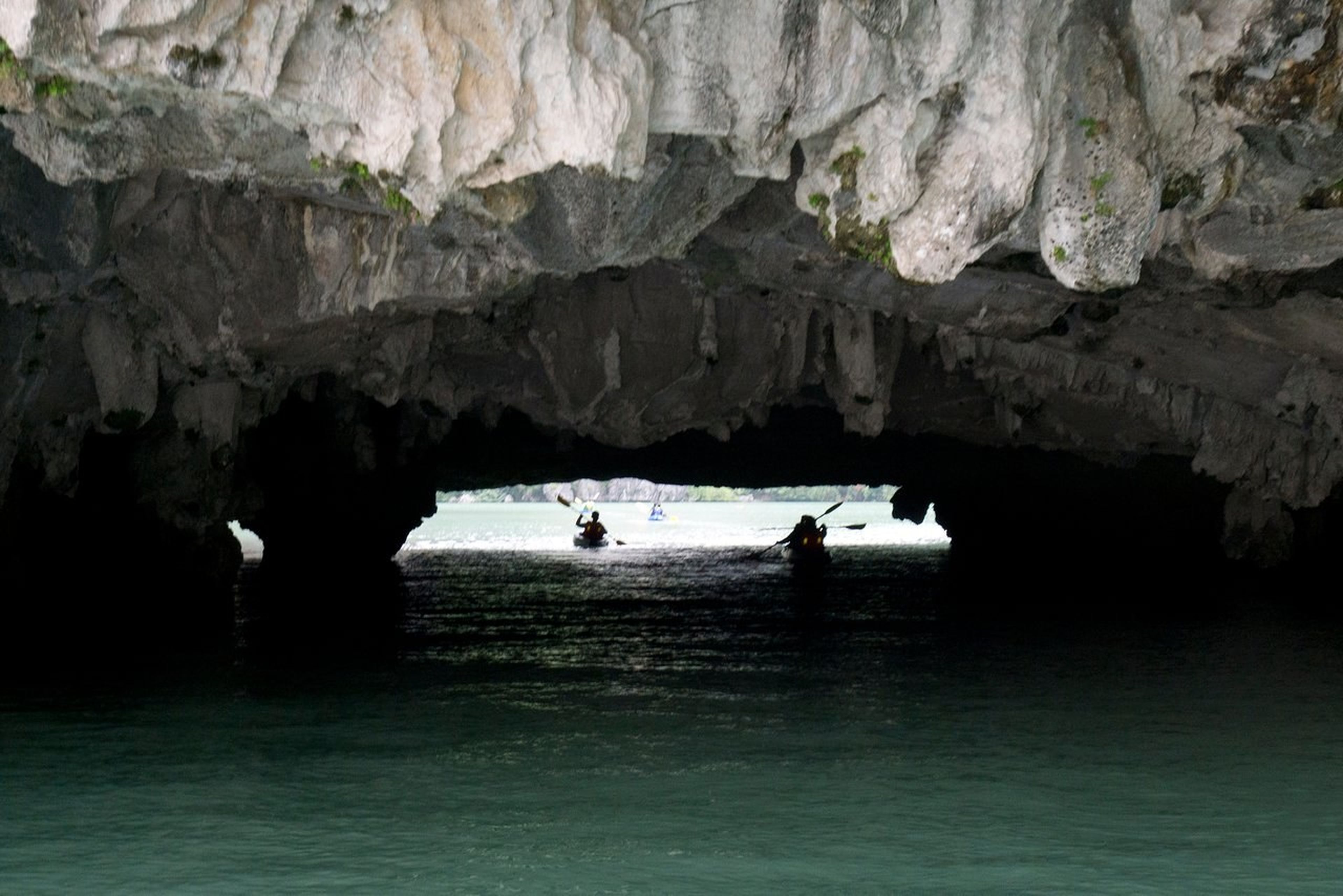 Đến Hang Luồn chèo thuyền kayak, ngắm khỉ vàng và nhiều hoạt động thú vị khác - Hình 2