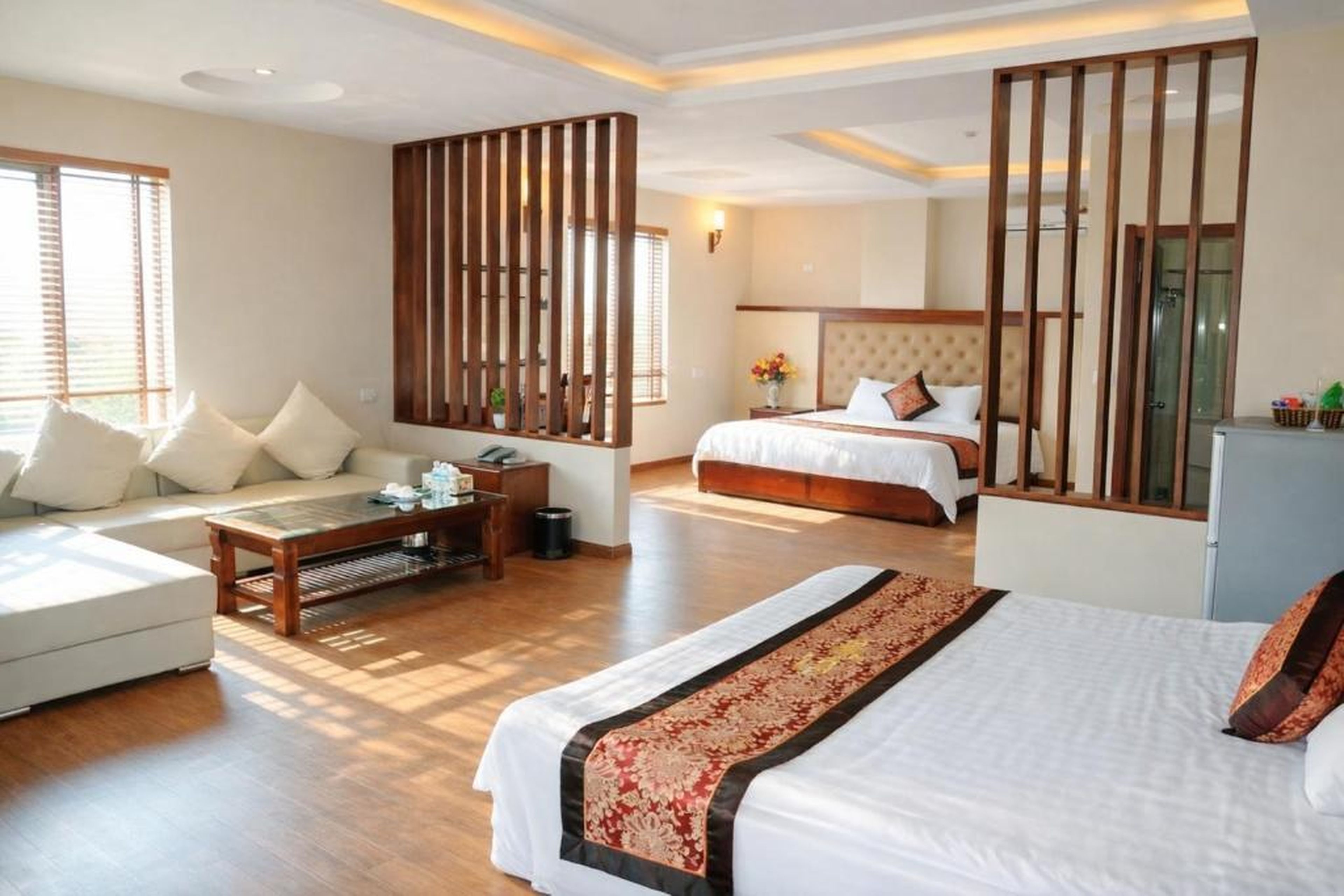 Kenny Hotel Ha Long - Hình 12