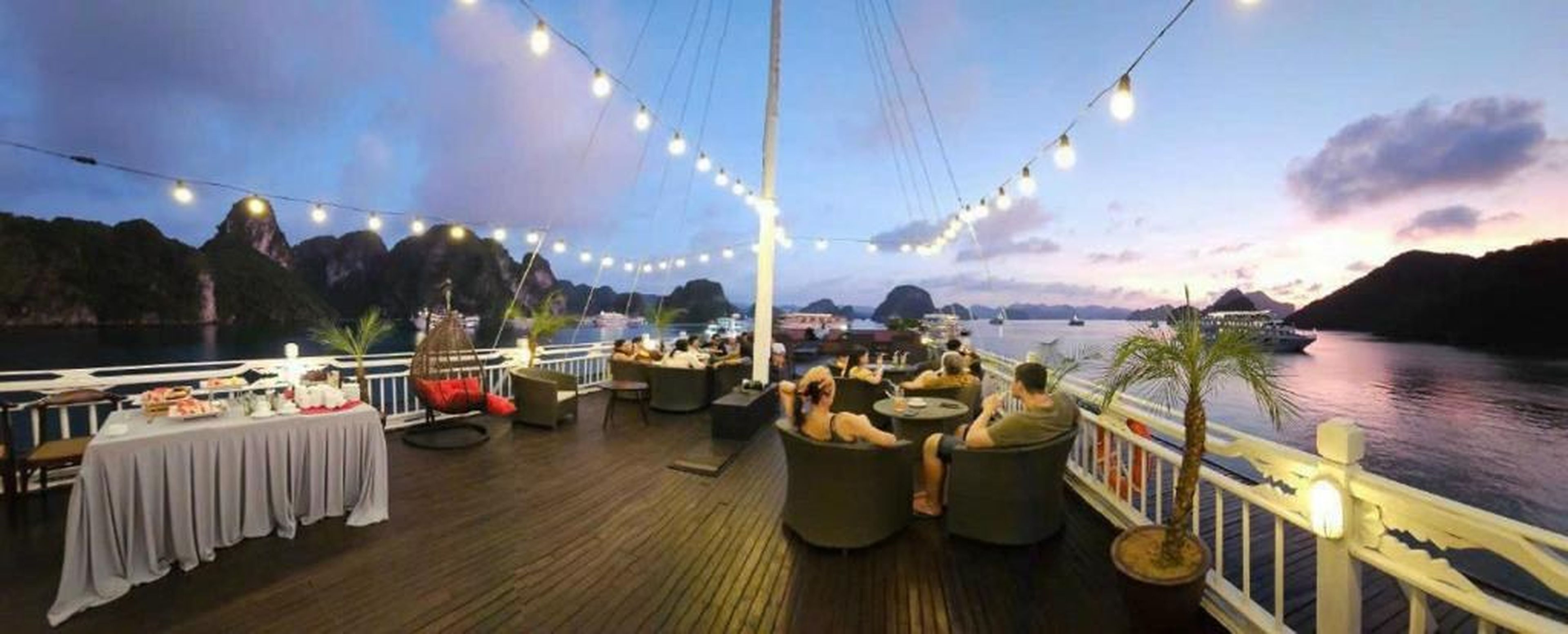 Aqua Elegance Cruise - Halong Bay by AHG - Hình 36