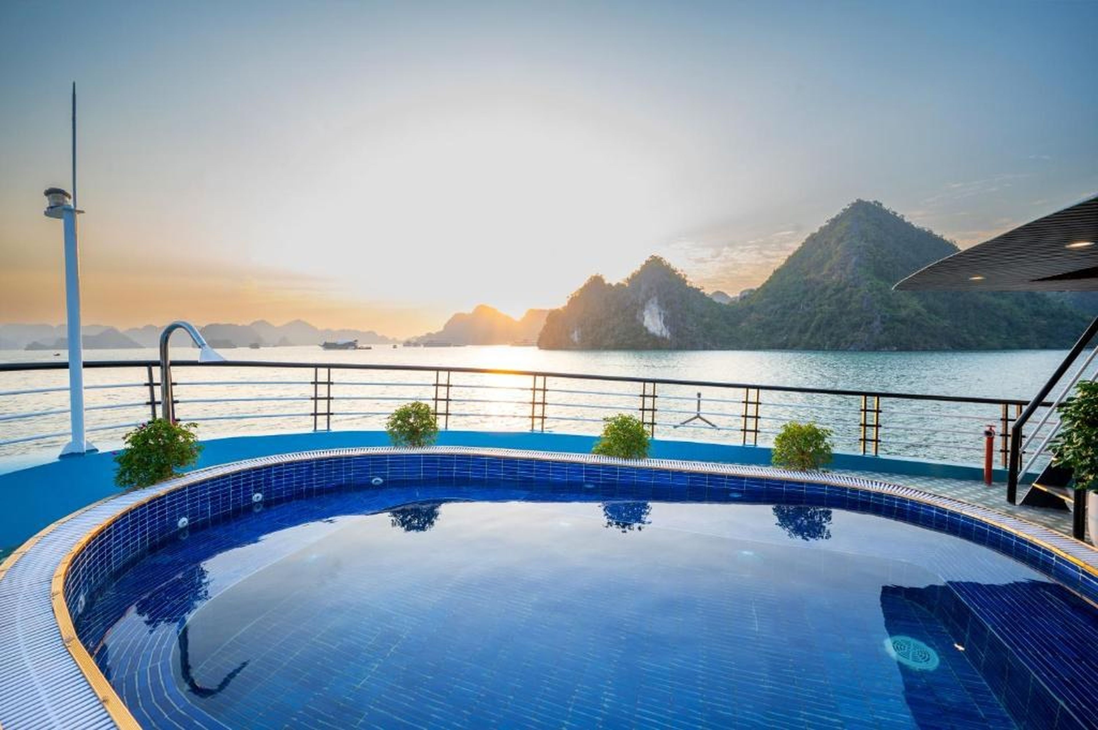Dragon Premium Cruise Halong - Hình 24
