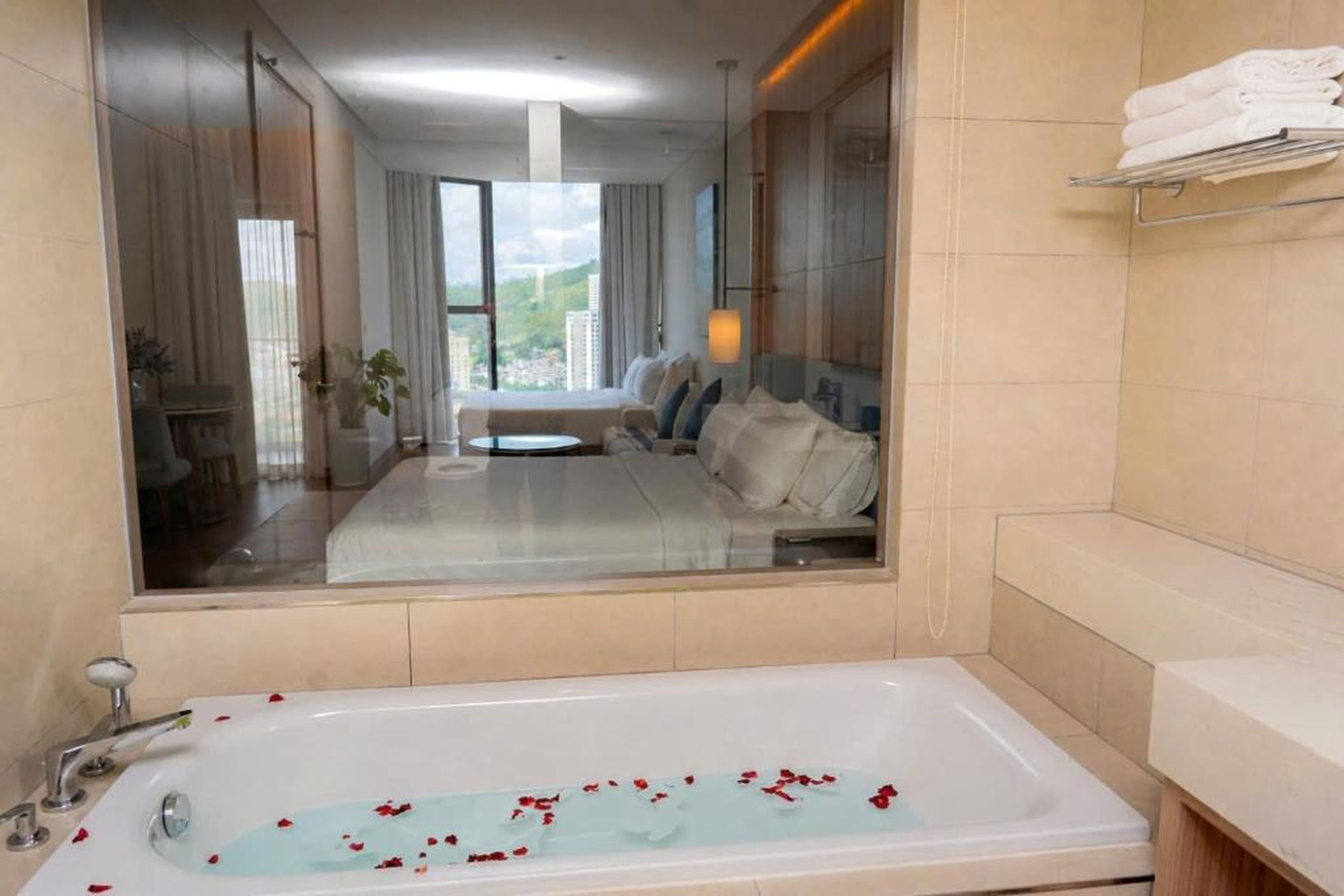 A La Carte Ha long Bay Apartment By JUNHOME - Hình 34