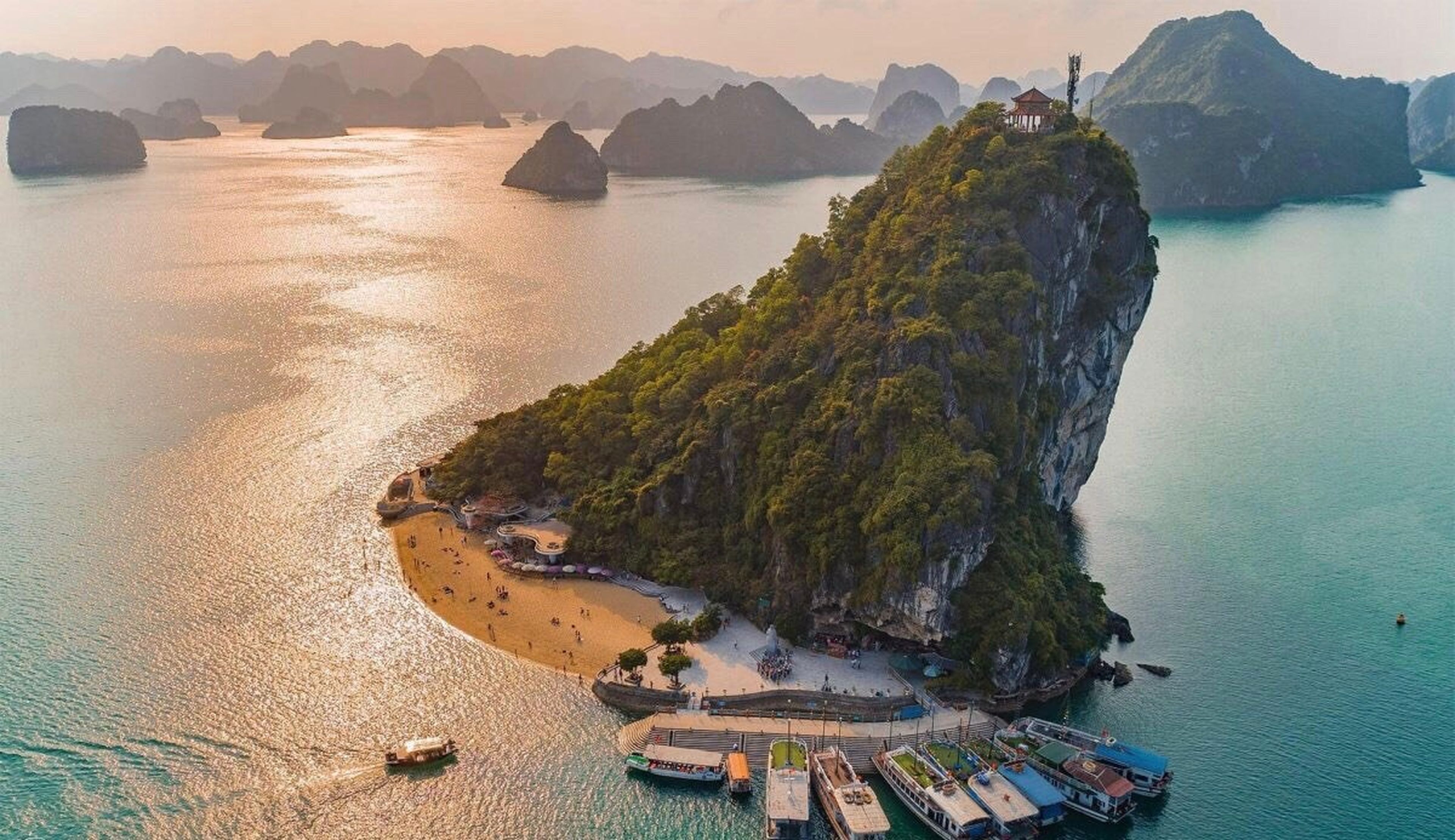 Đảo Ti Tốp: Ngắm nhìn hòn đảo bình yên giữa vịnh Hạ Long - Hình 2
