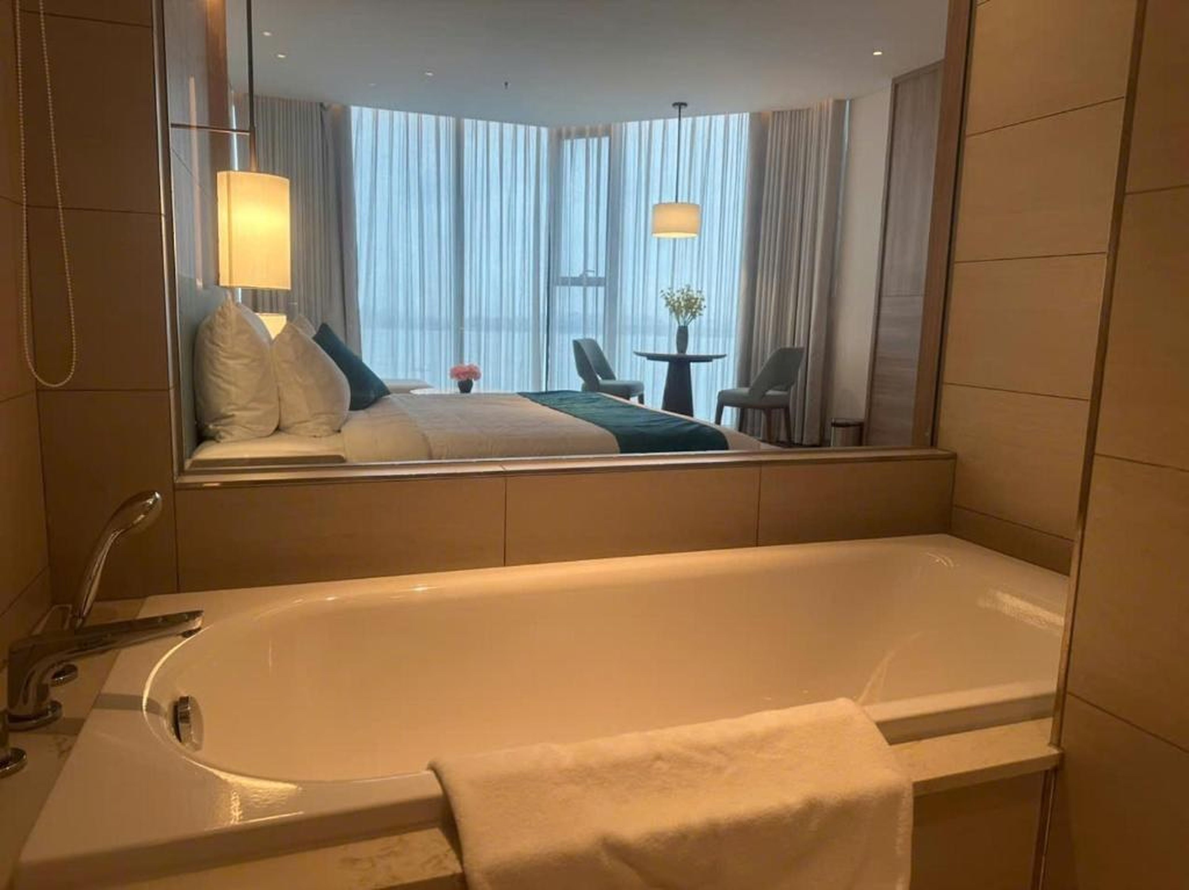 A La Carte Ha Long Bay - Sea View Apartment - Hình 11